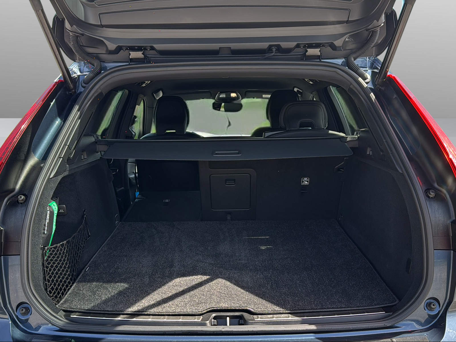 VOLVO XC60 2.0 B5 MH Plus Dark AWD-image-15