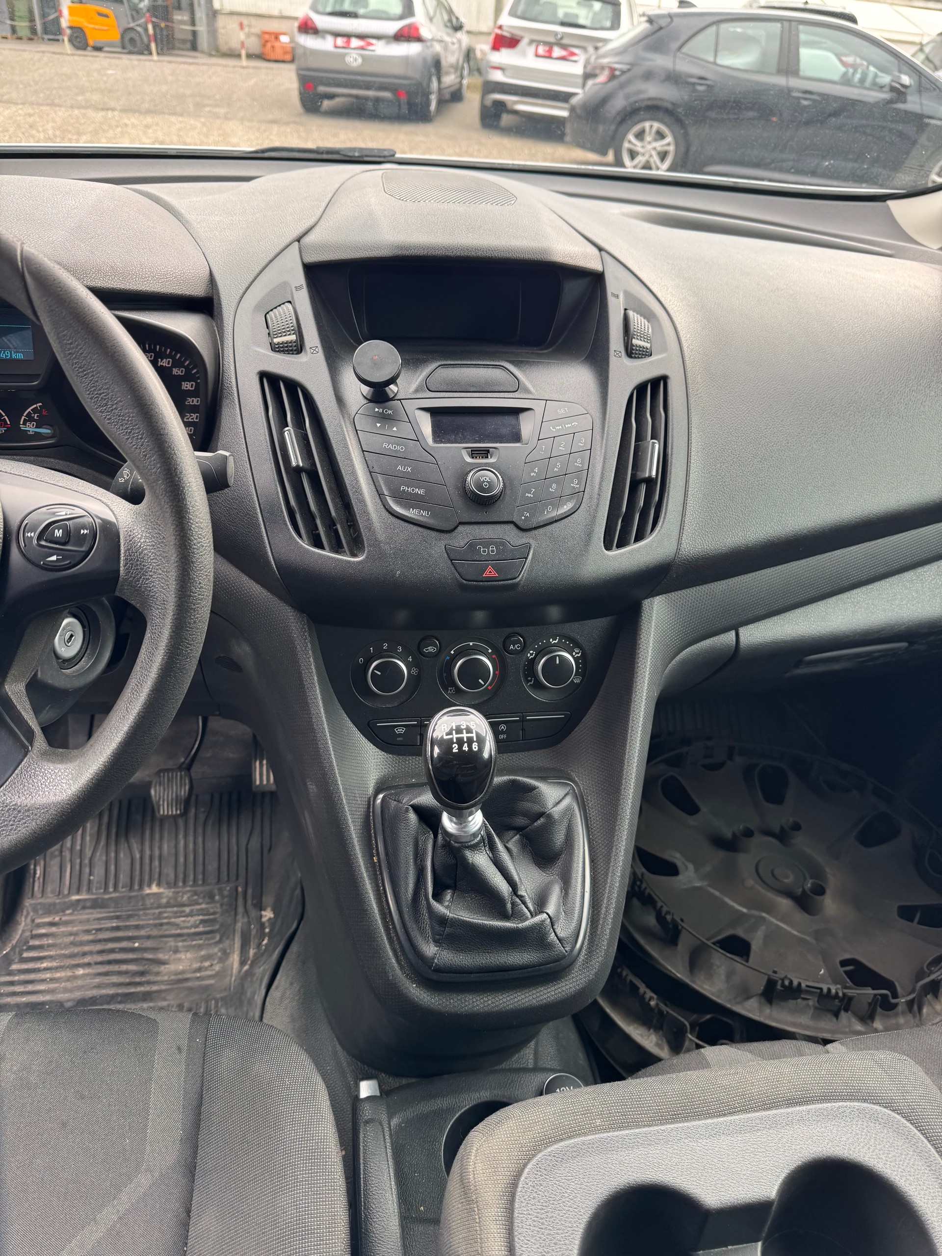 FORD TRANSIT CONNECT-image-5