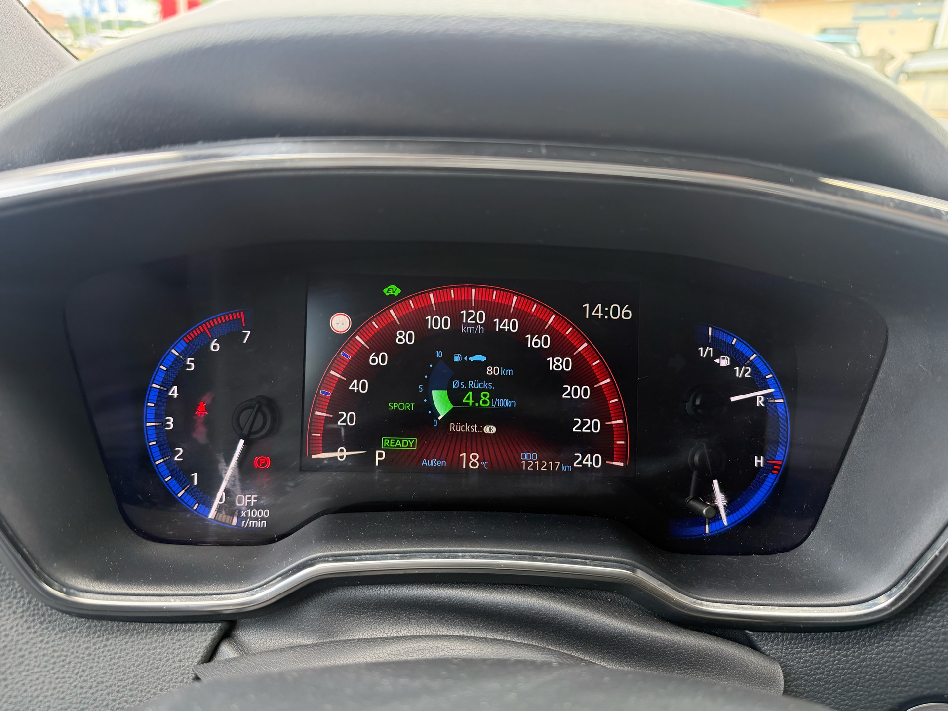 TOYOTA Corolla Touring Sports 1.8 HSD Comfort e-CVT-image-12