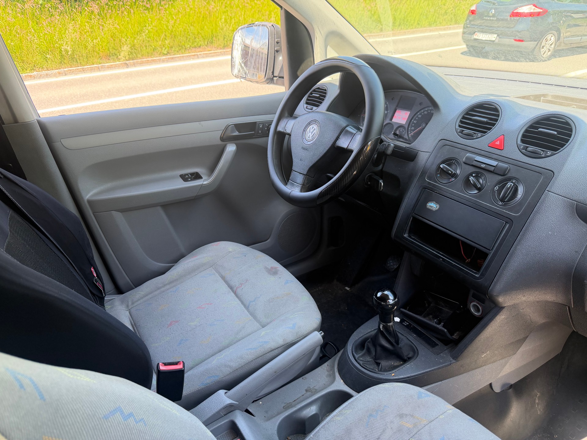 VW Caddy 1.4-image-4