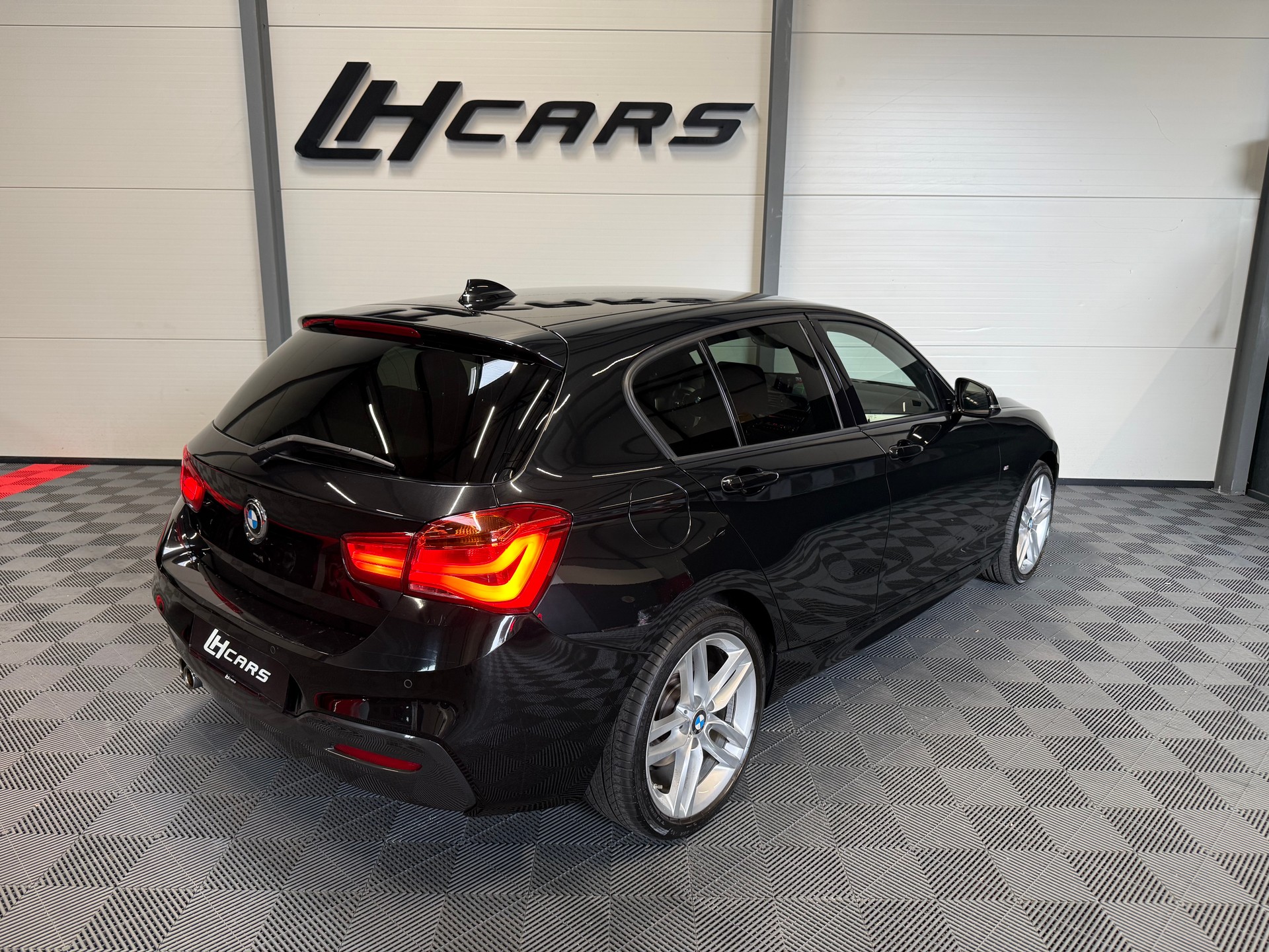 BMW 120d xDrive SAG-image-3