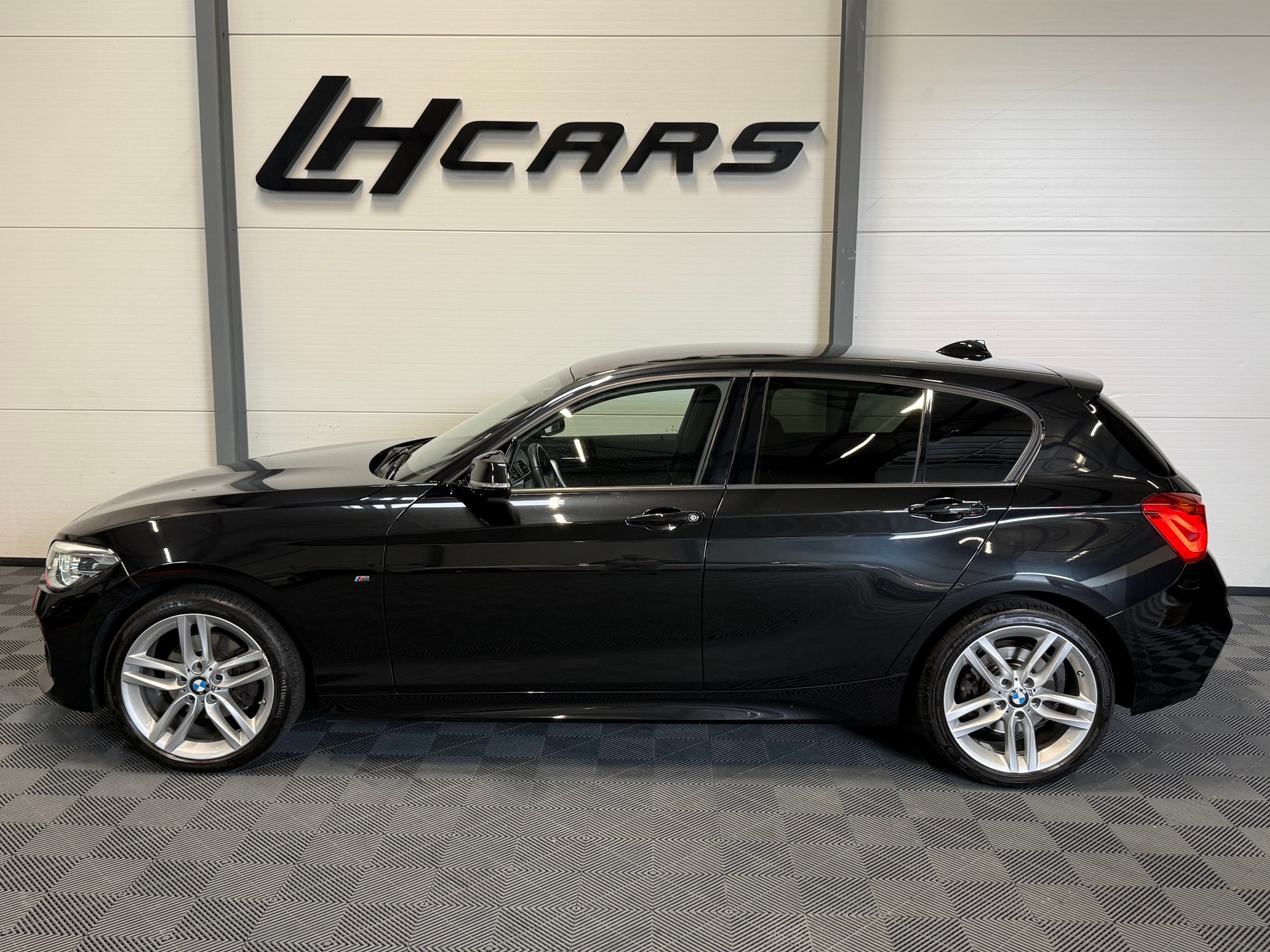 BMW 120d xDrive SAG-image-1