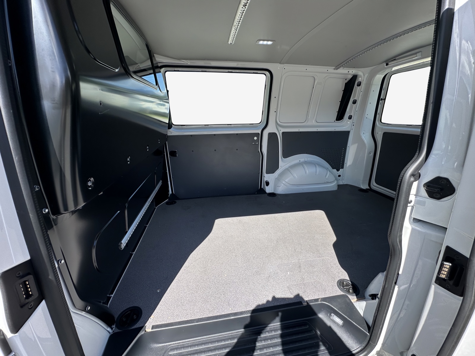 VW T6.1 2.0 TDI 4Motion DSG-image-11