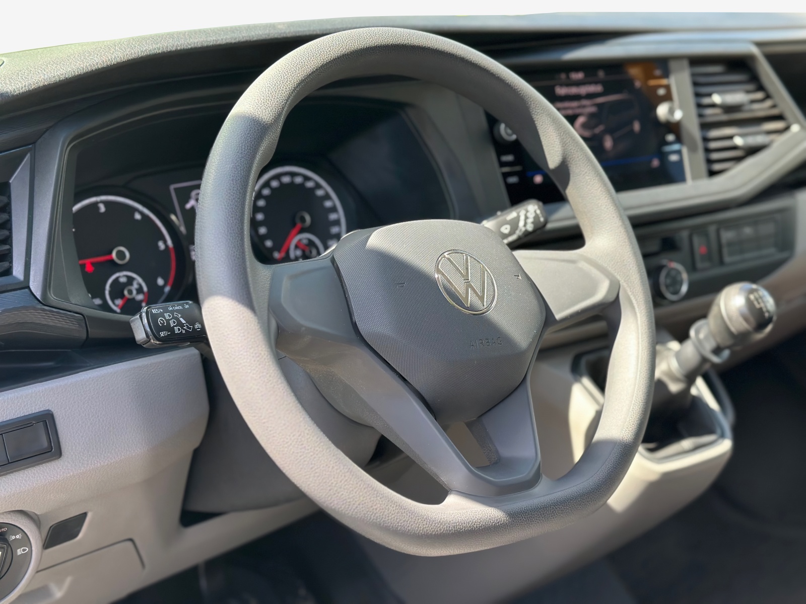 VW T6.1 2.0 TDI 4Motion DSG-image-9