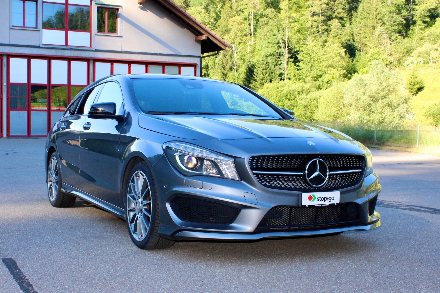 MERCEDES-BENZ CLA Shooting Brake 200 d AMG Line 4Matic 7G-DCT-image-2