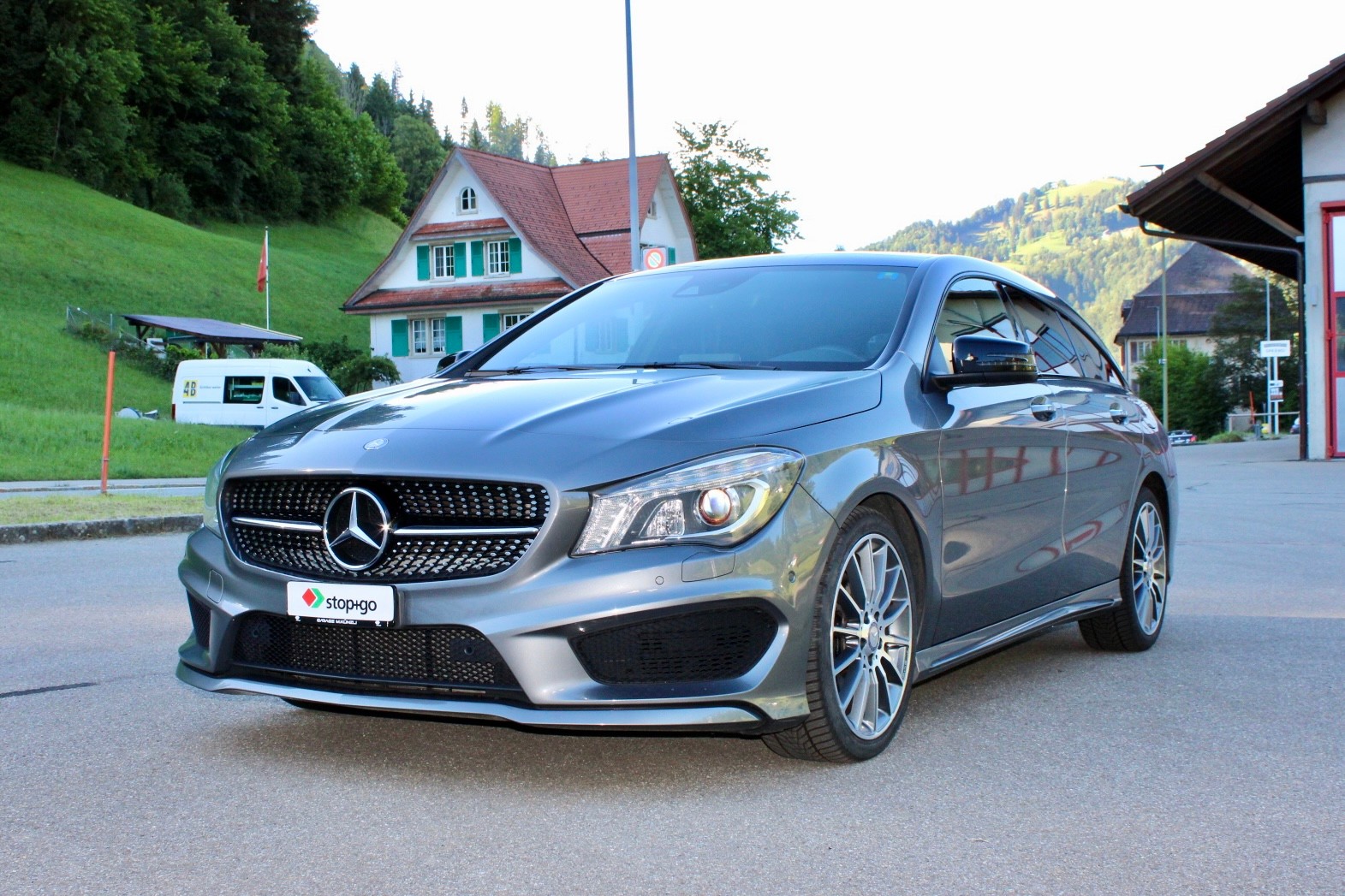 MERCEDES-BENZ CLA Shooting Brake 200 d AMG Line 4Matic 7G-DCT-image-0
