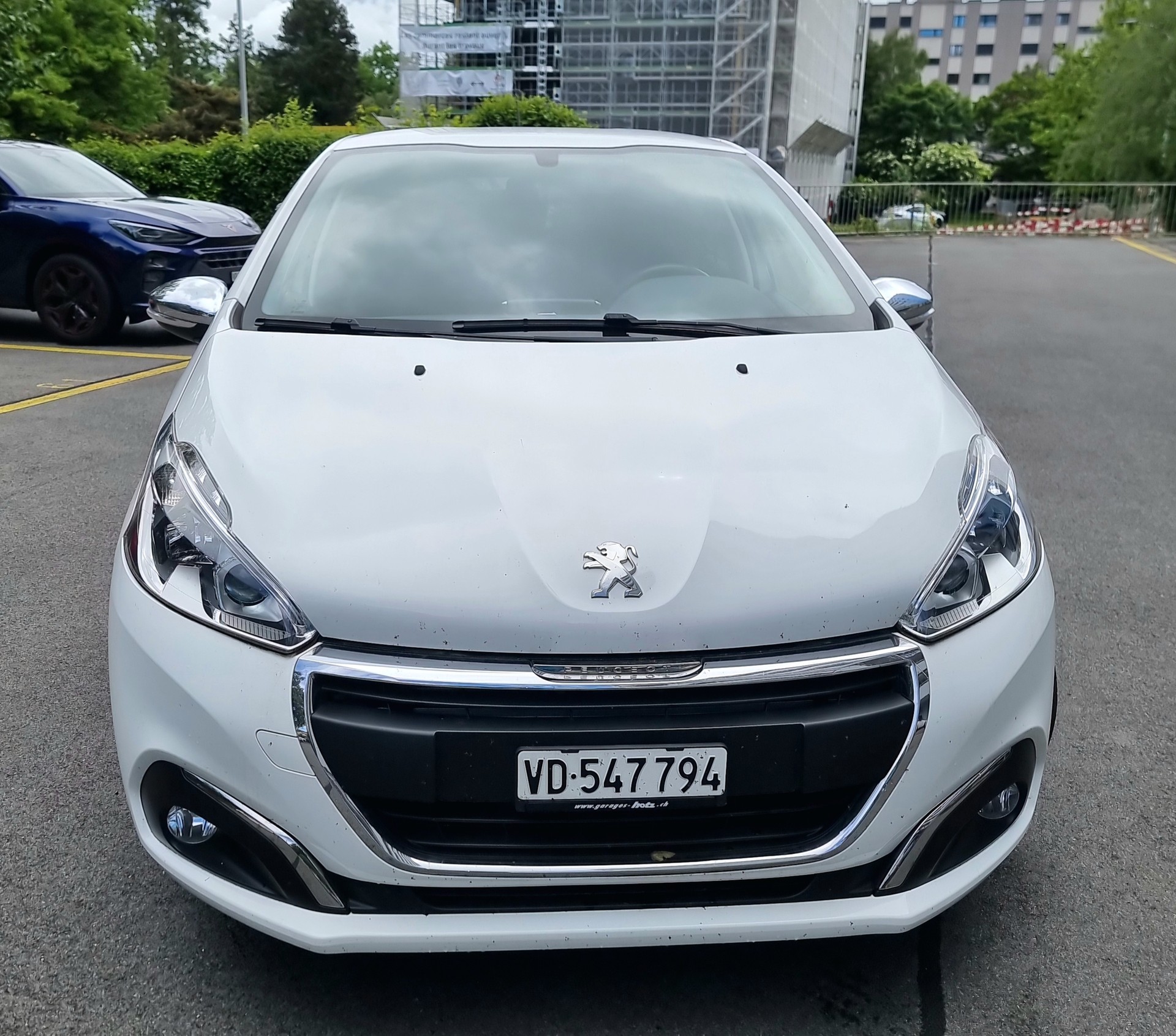 PEUGEOT 1.2 VTi Style-image-0