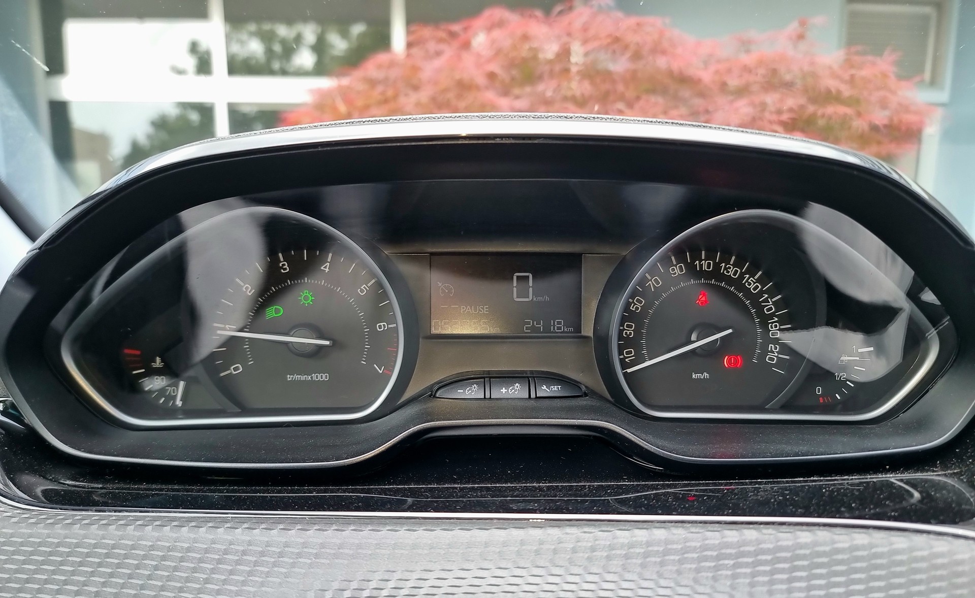 PEUGEOT 1.2 VTi Style-image-2