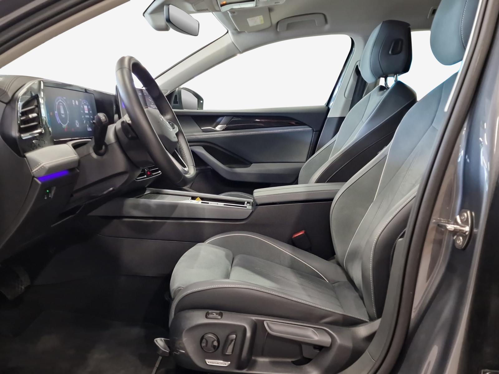 VW Passat Variant 2.0 TDI evo Business DSG-image-7