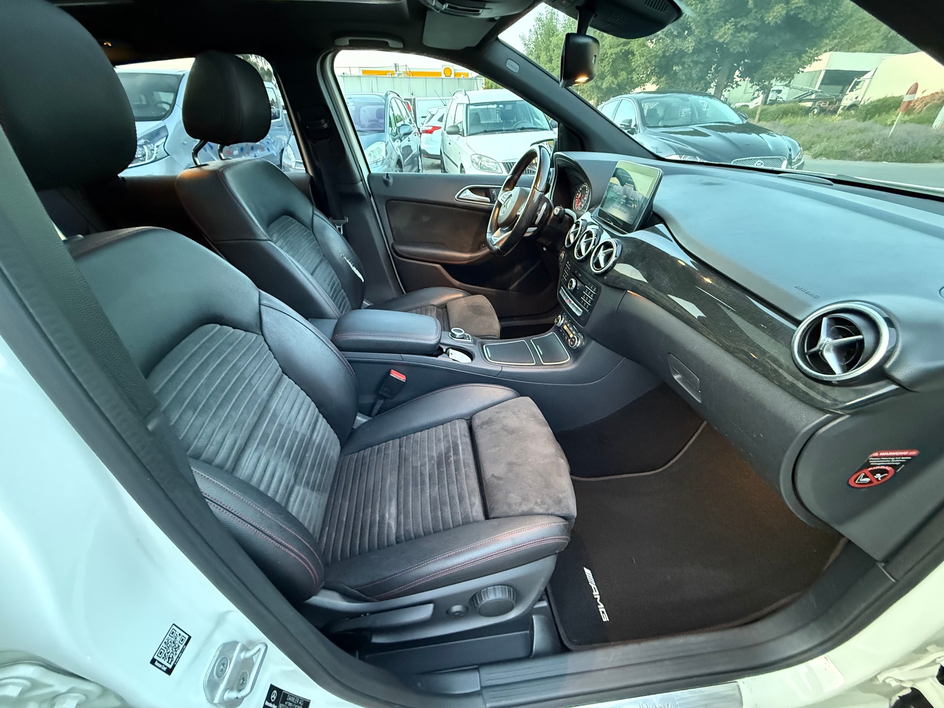 MERCEDES-BENZ B 220 AMG Line 4Matic 7G-DCT-image-6