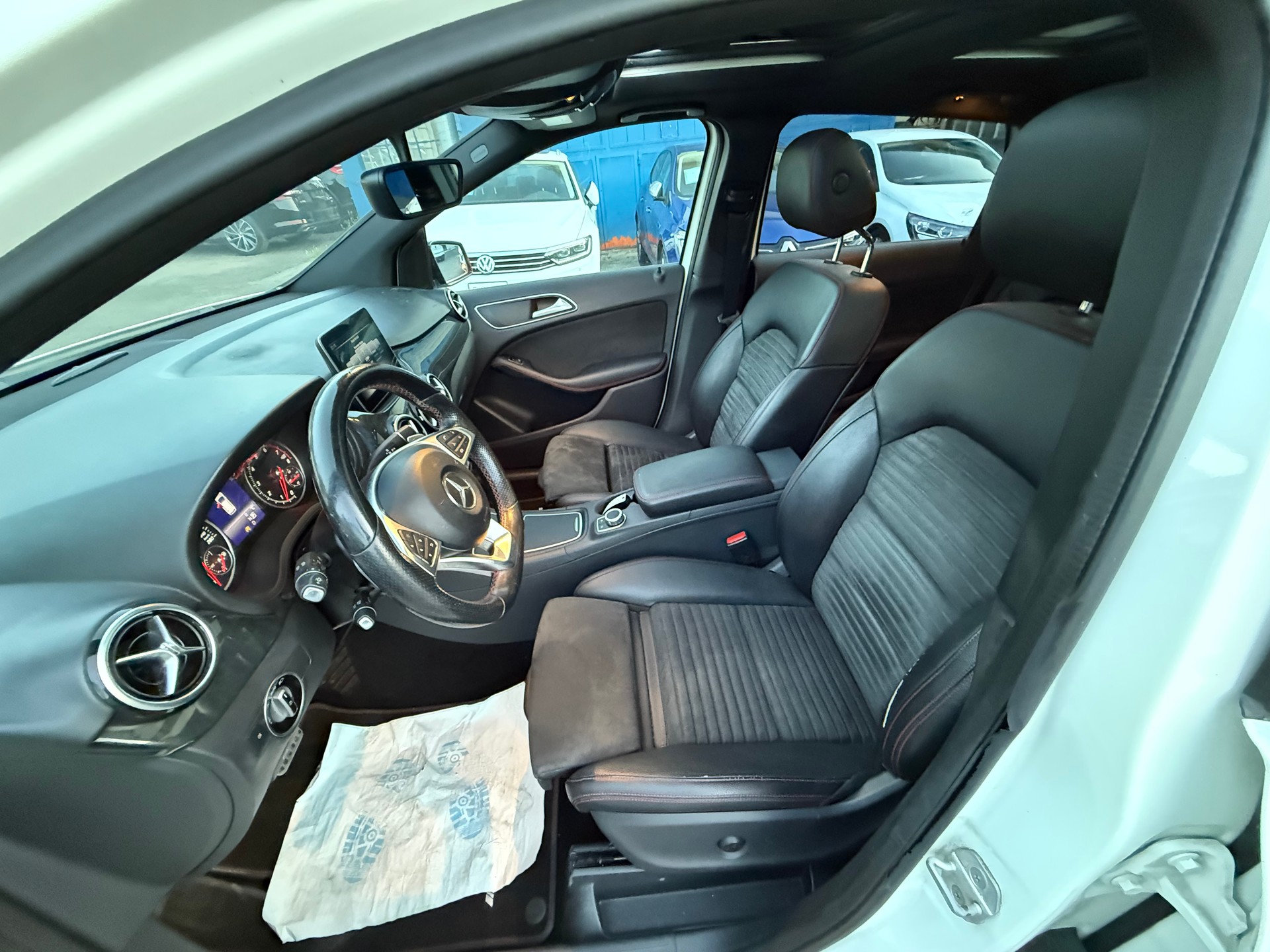 MERCEDES-BENZ B 220 AMG Line 4Matic 7G-DCT-image-5
