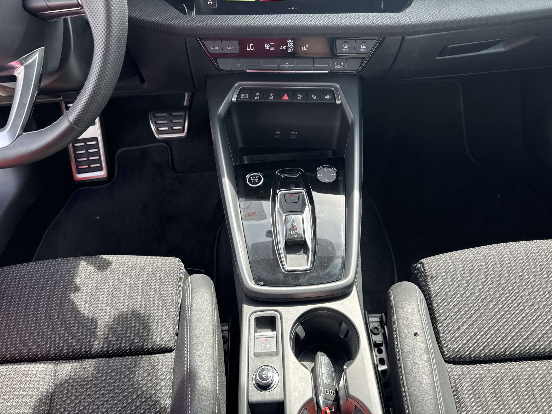 AUDI A3 Limousine 35 TDi S-Line S-Tronic Automat-image-11