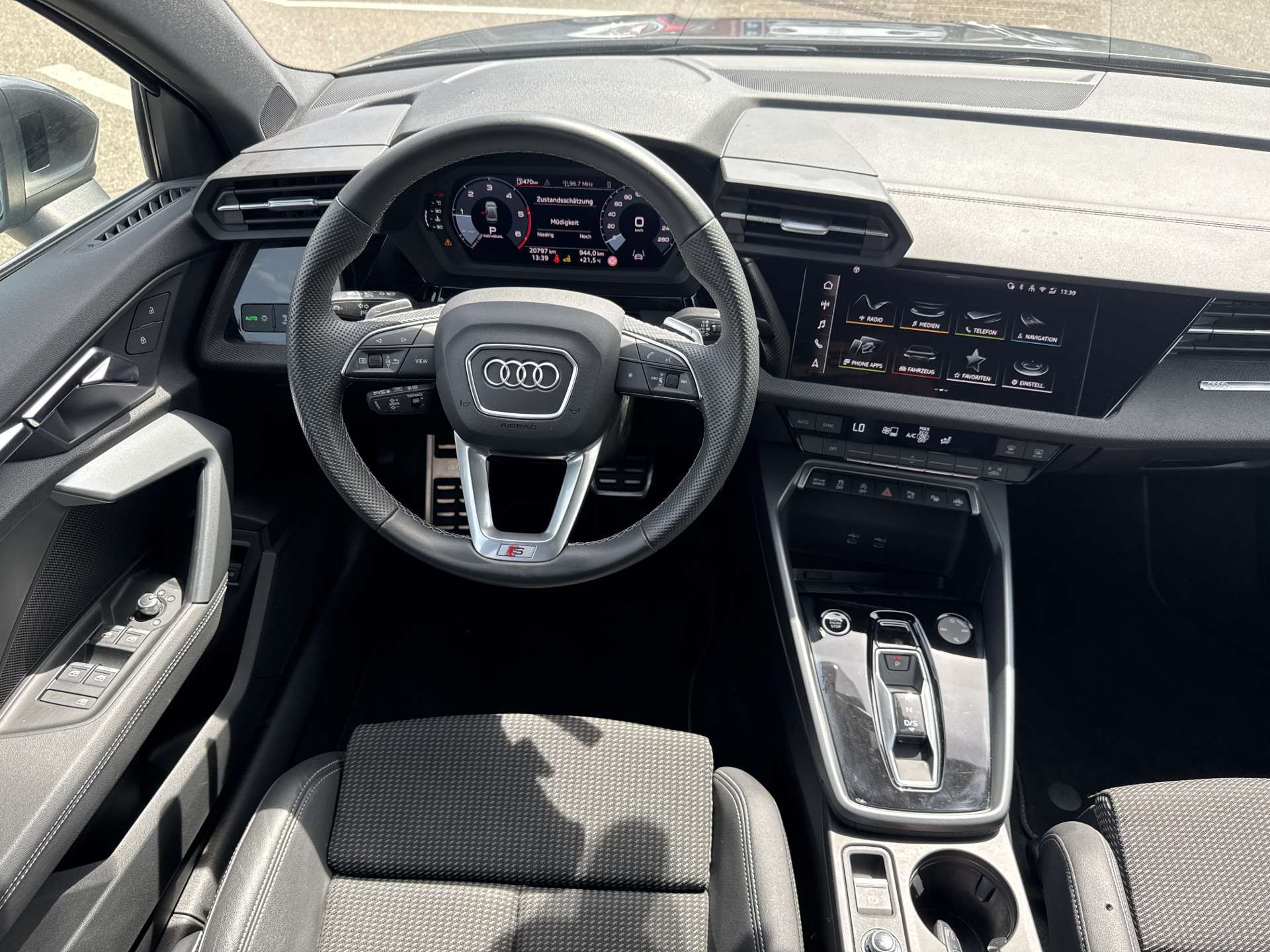 AUDI A3 Limousine 35 TDi S-Line S-Tronic Automat-image-4