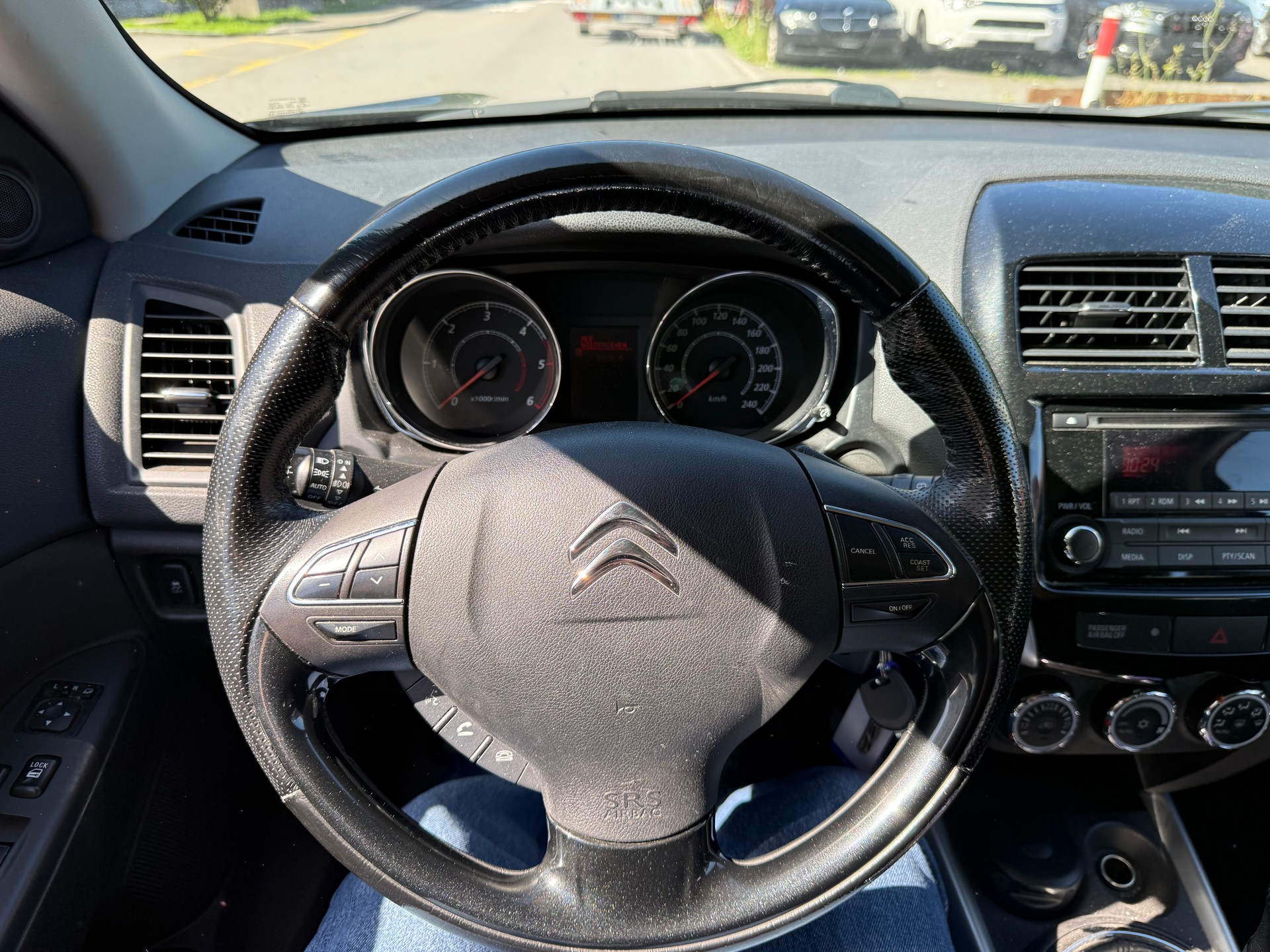 CITROEN C4 Aircross 1.6 HDi Attraction 4WD-image-8