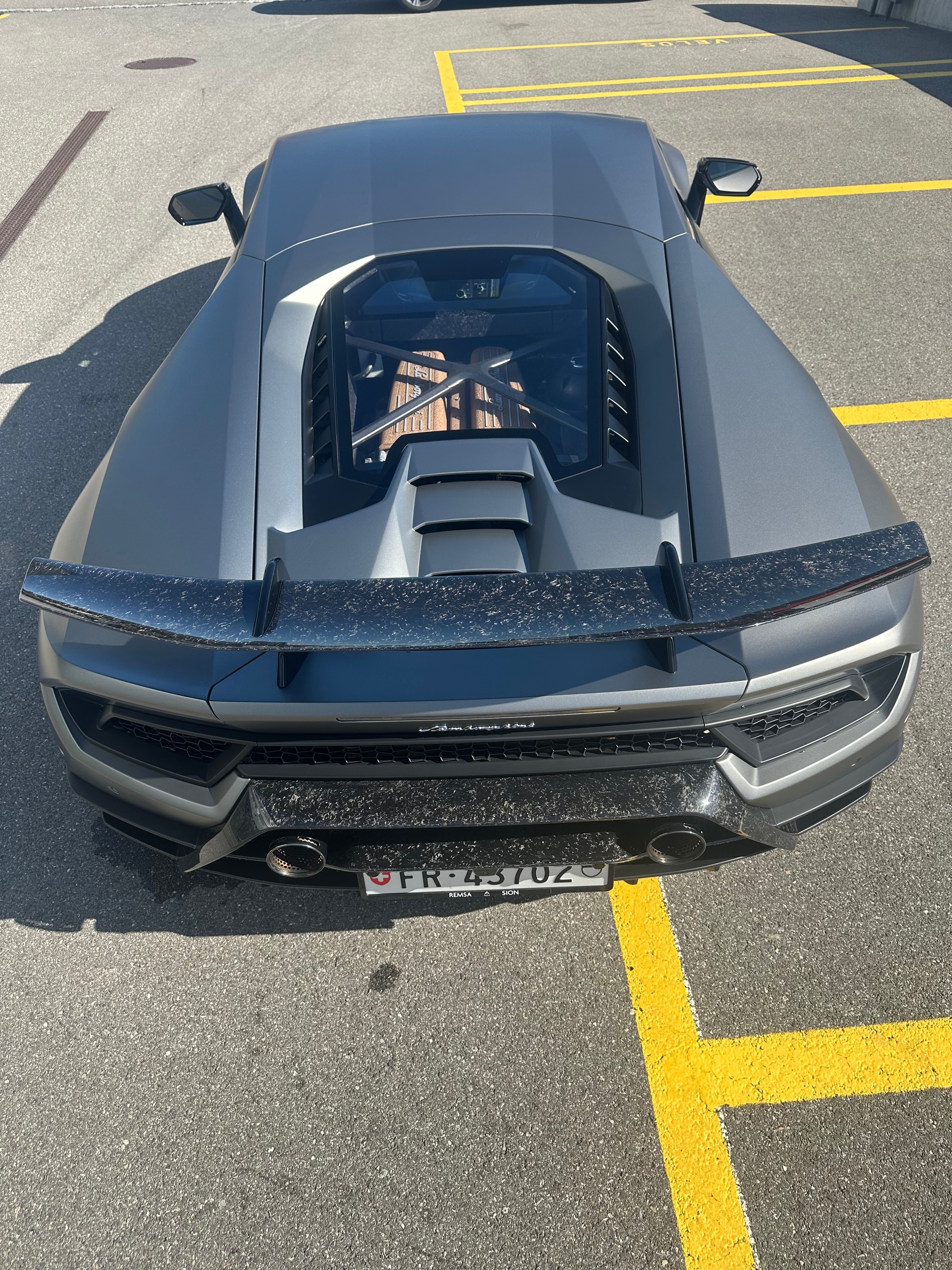 LAMBORGHINI Performante-image-2