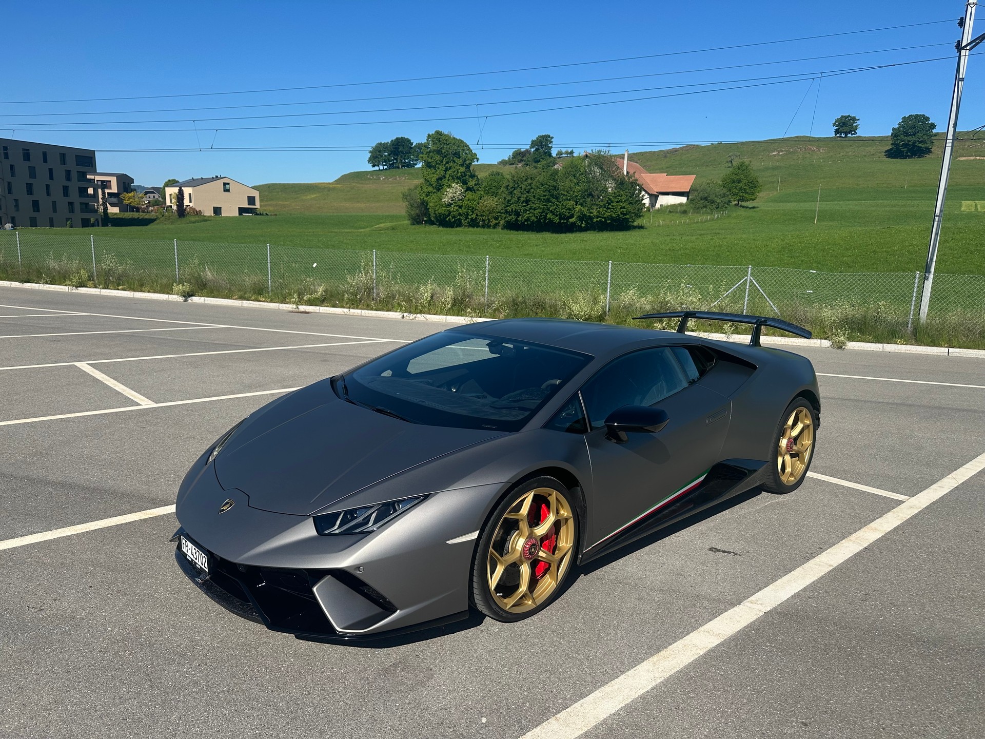 LAMBORGHINI Performante-image-1
