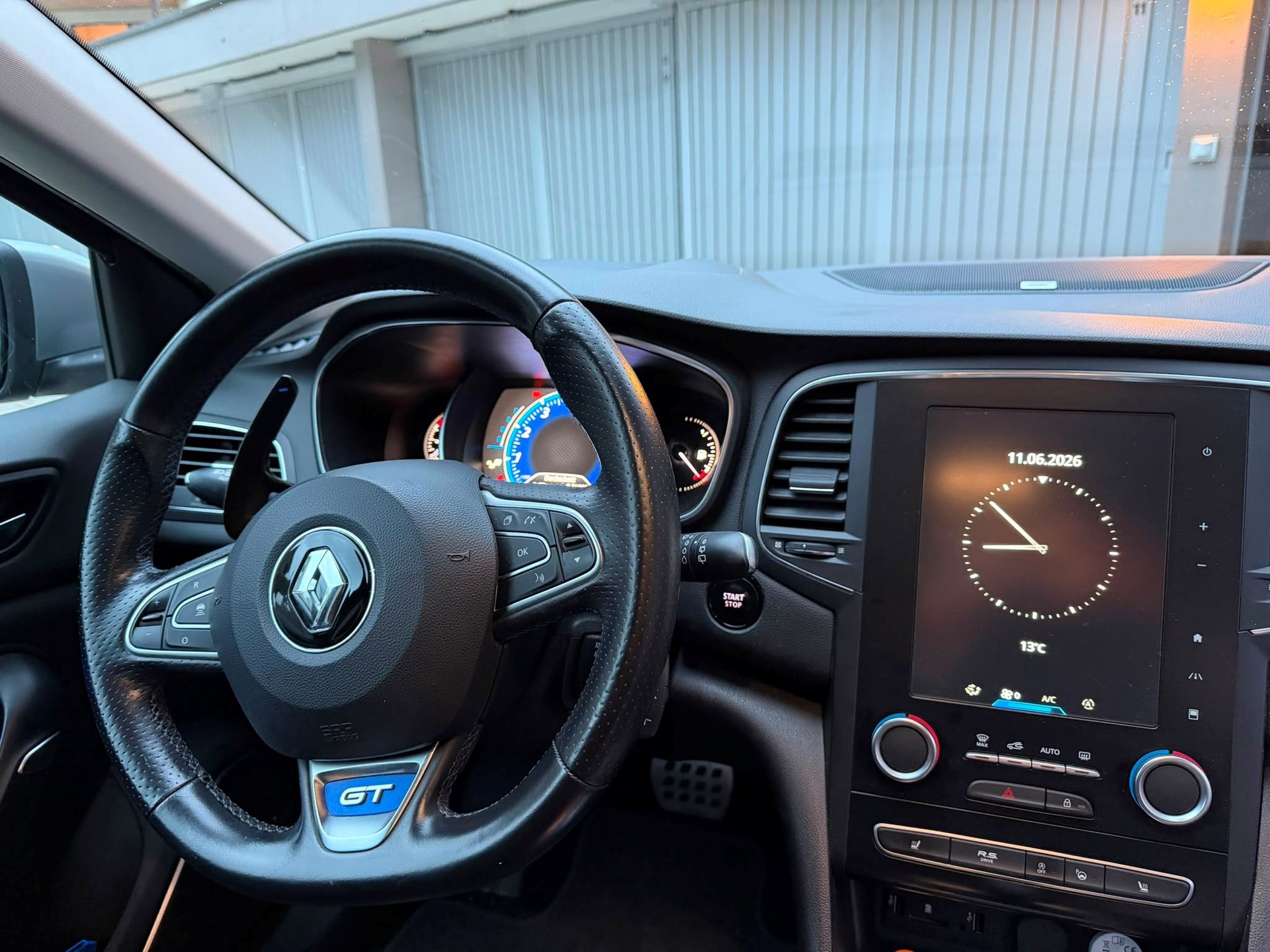 RENAULT Mégane Grandtour 1.6 16V Turbo GT EDC-image-5