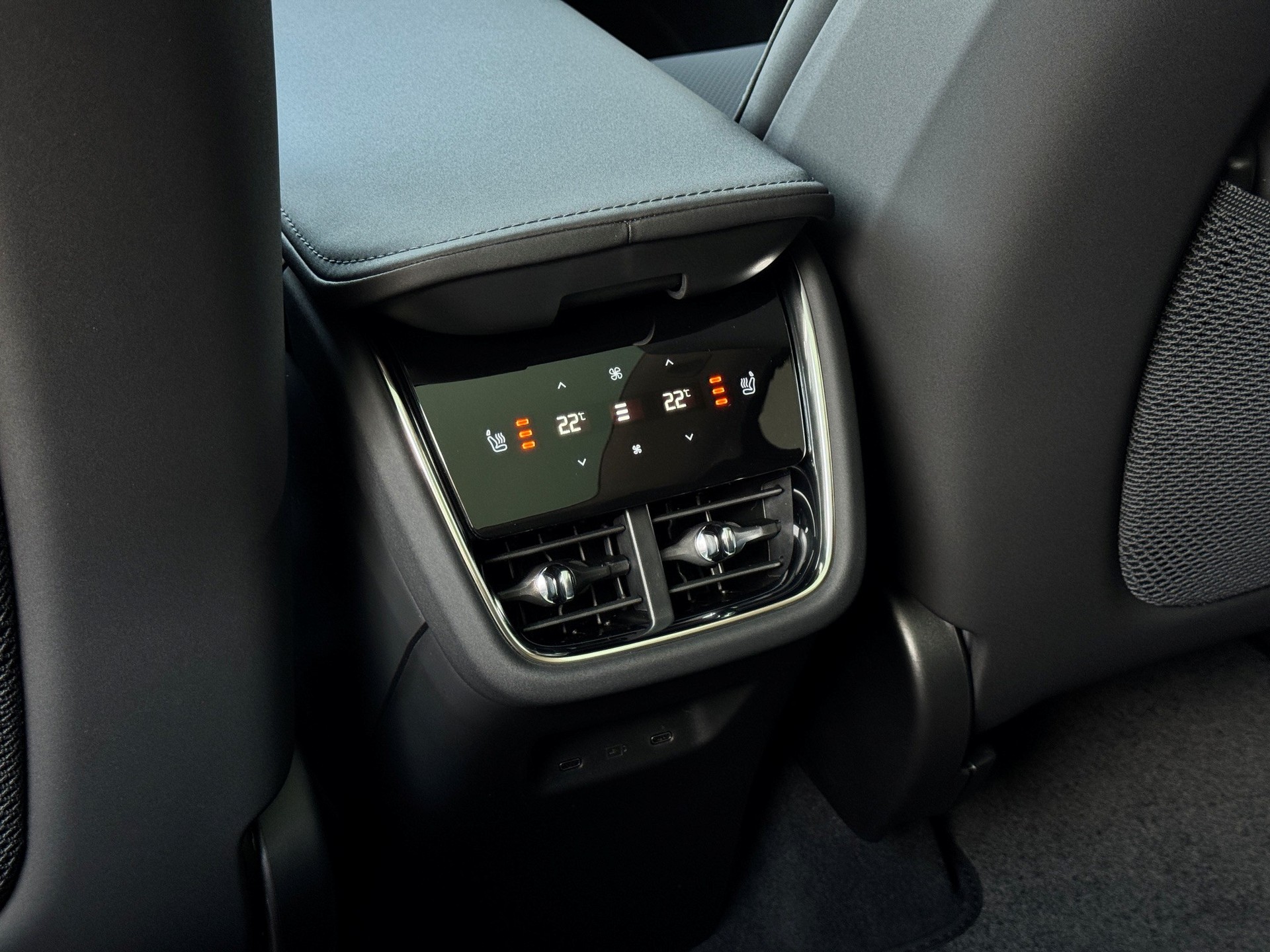 VOLVO EX90 Twin Ultra AWD-image-18