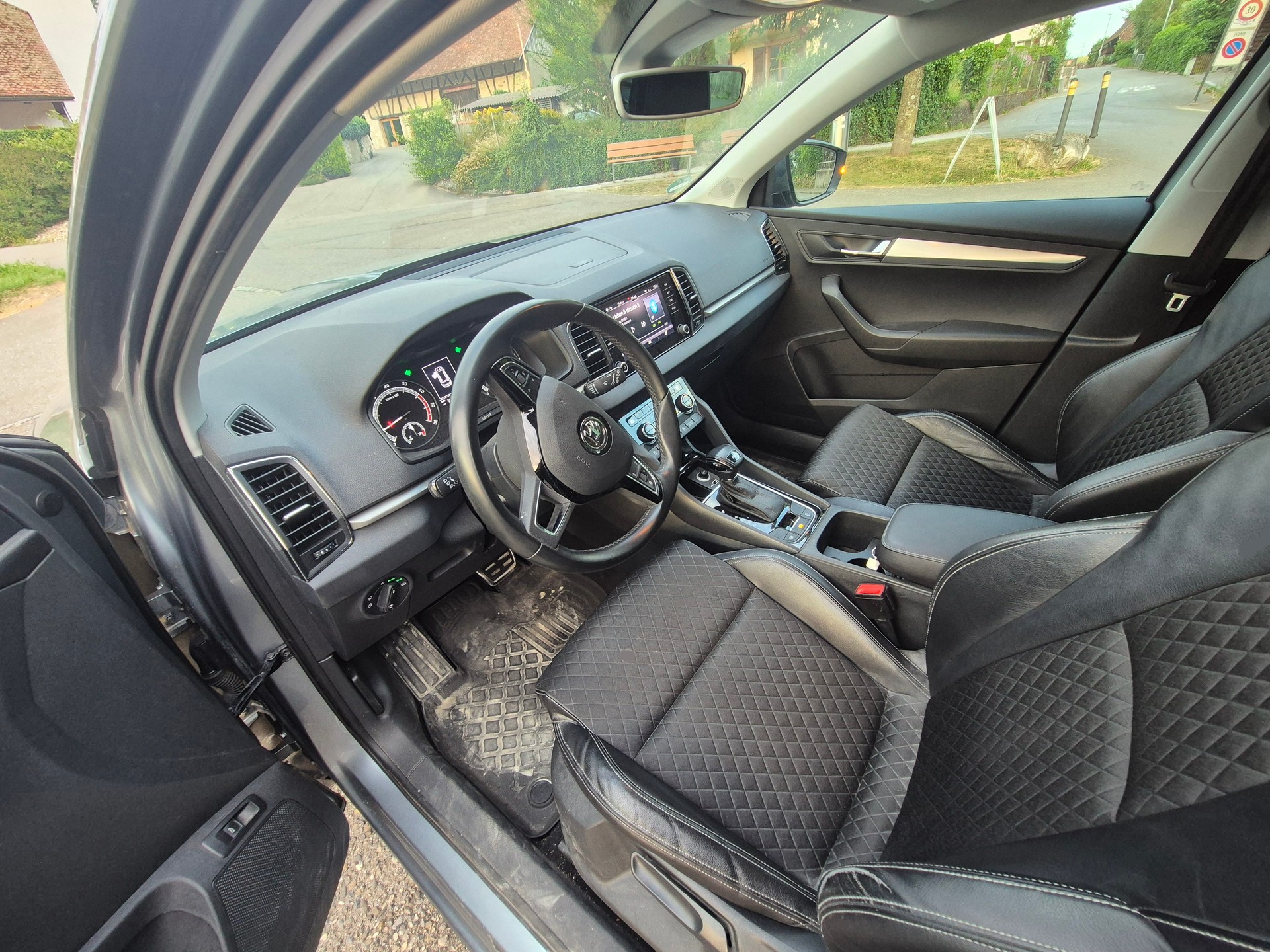 SKODA Karoq 1.0 TSI Ambition DSG-image-8
