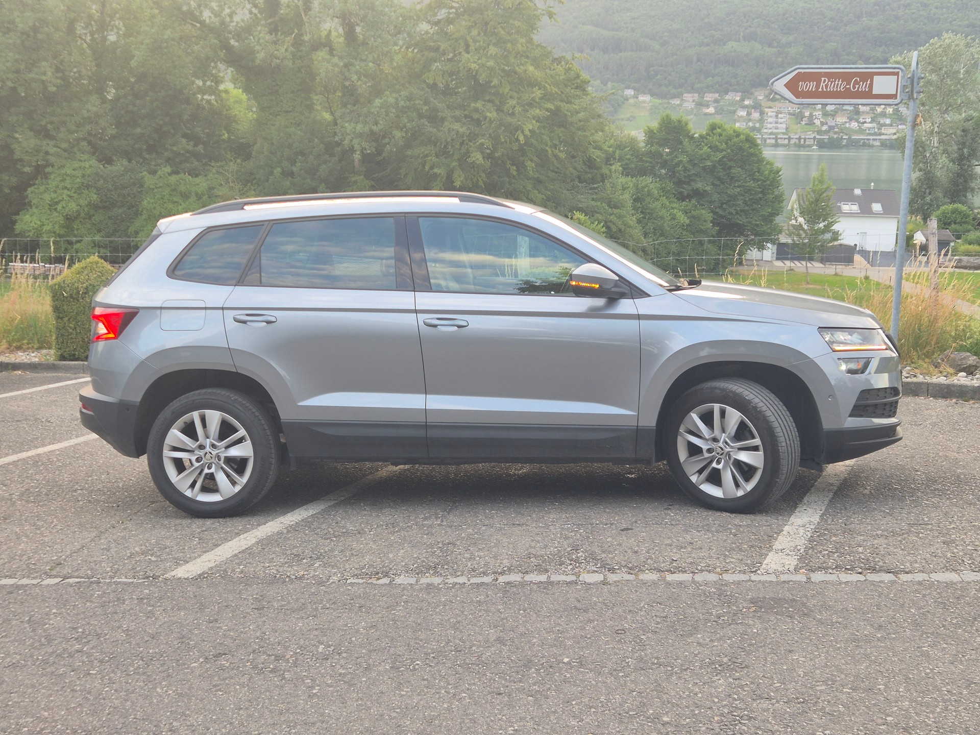 SKODA Karoq 1.0 TSI Ambition DSG-image-3