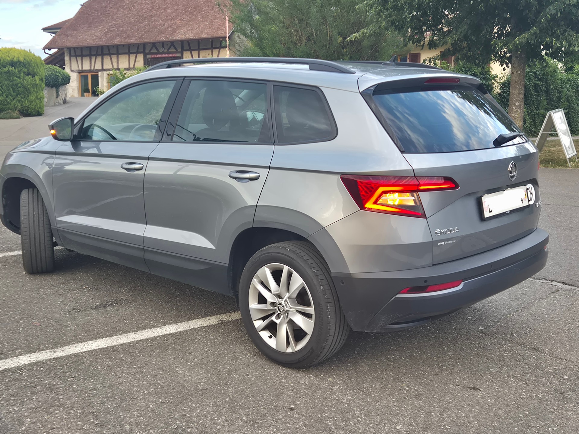 SKODA Karoq 1.0 TSI Ambition DSG-image-5