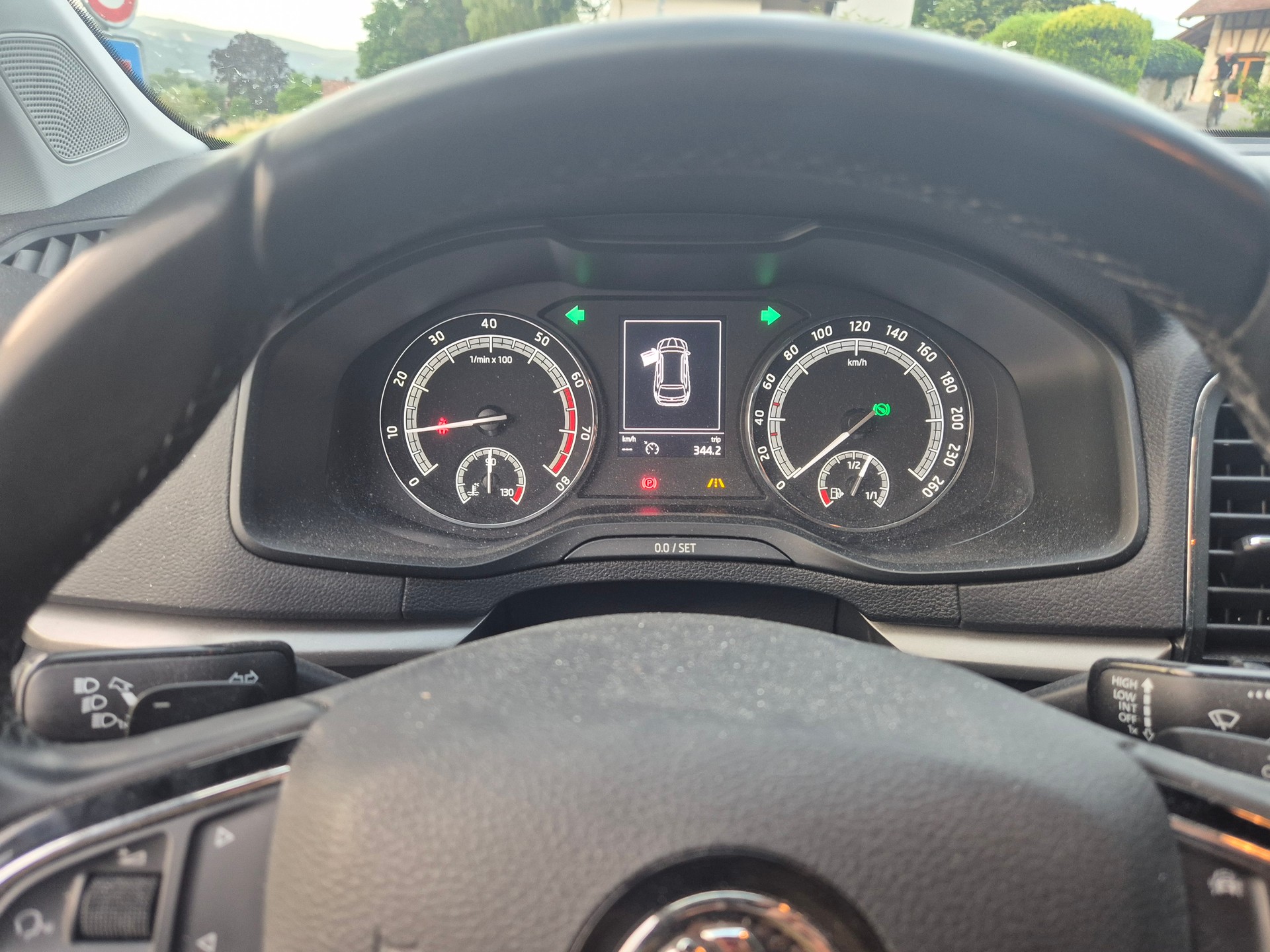 SKODA Karoq 1.0 TSI Ambition DSG-image-10