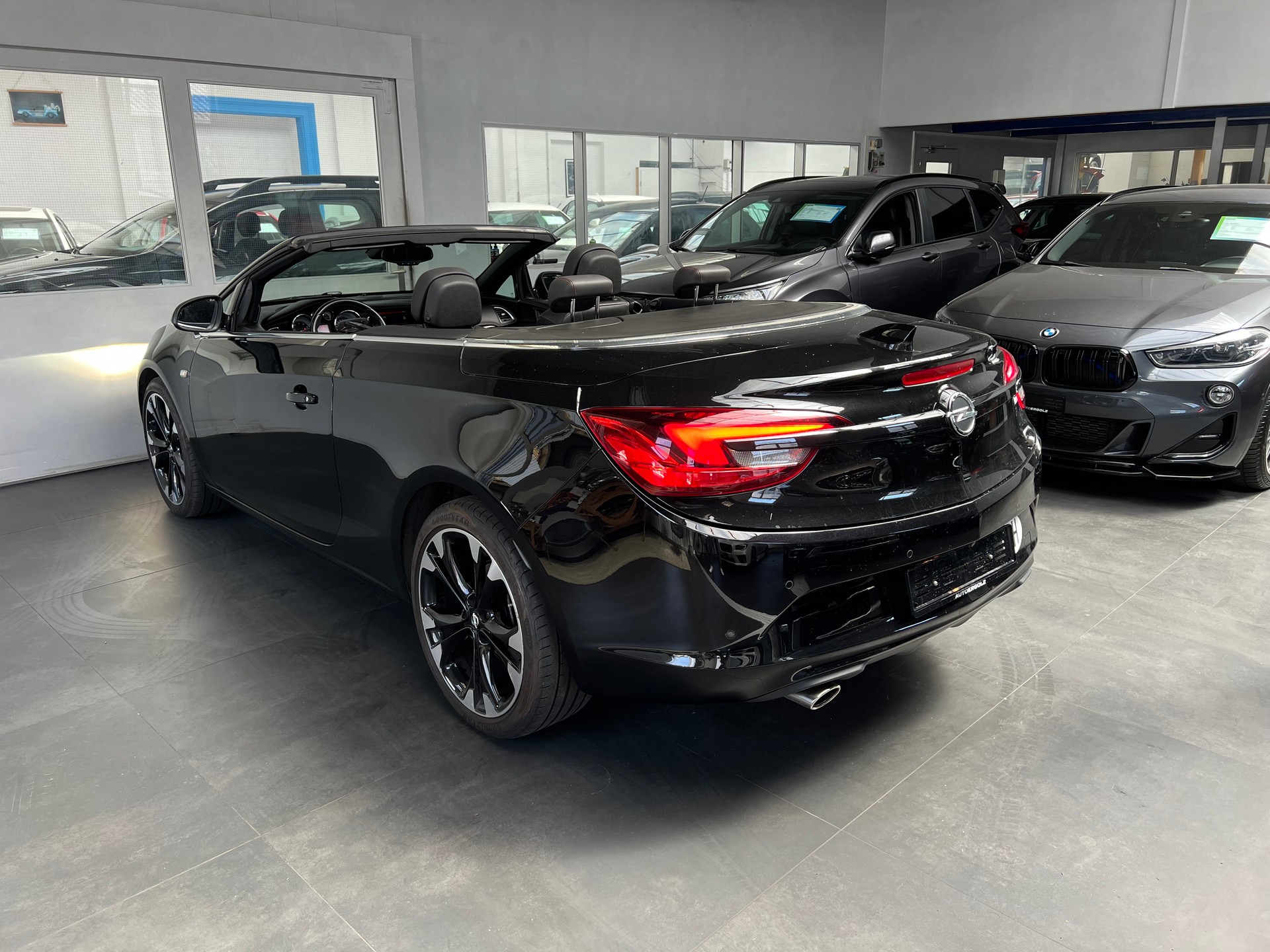 OPEL Cascada 1.6i 16V Cosmo Automat-image-1