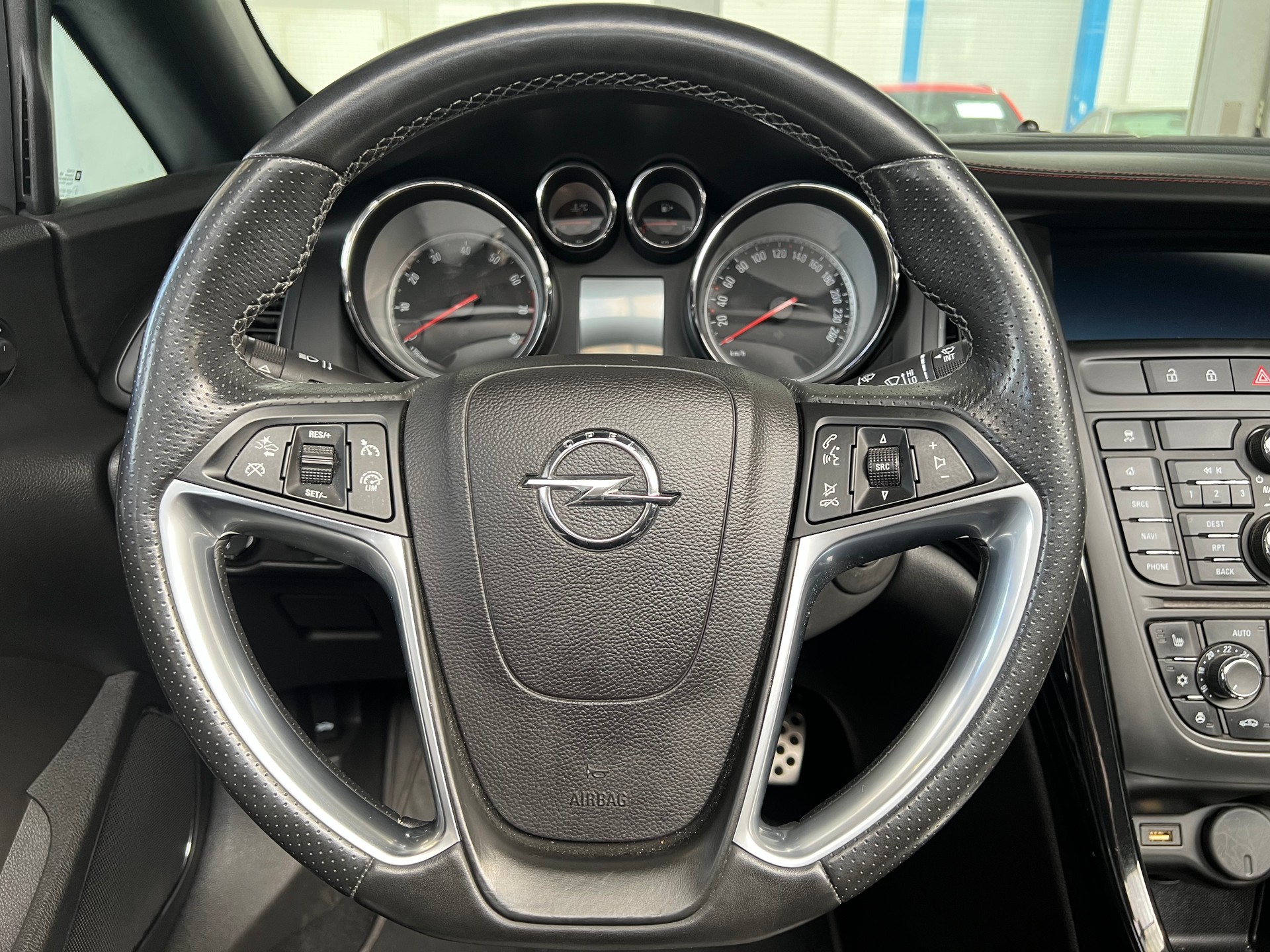 OPEL Cascada 1.6i 16V Cosmo Automat-image-9