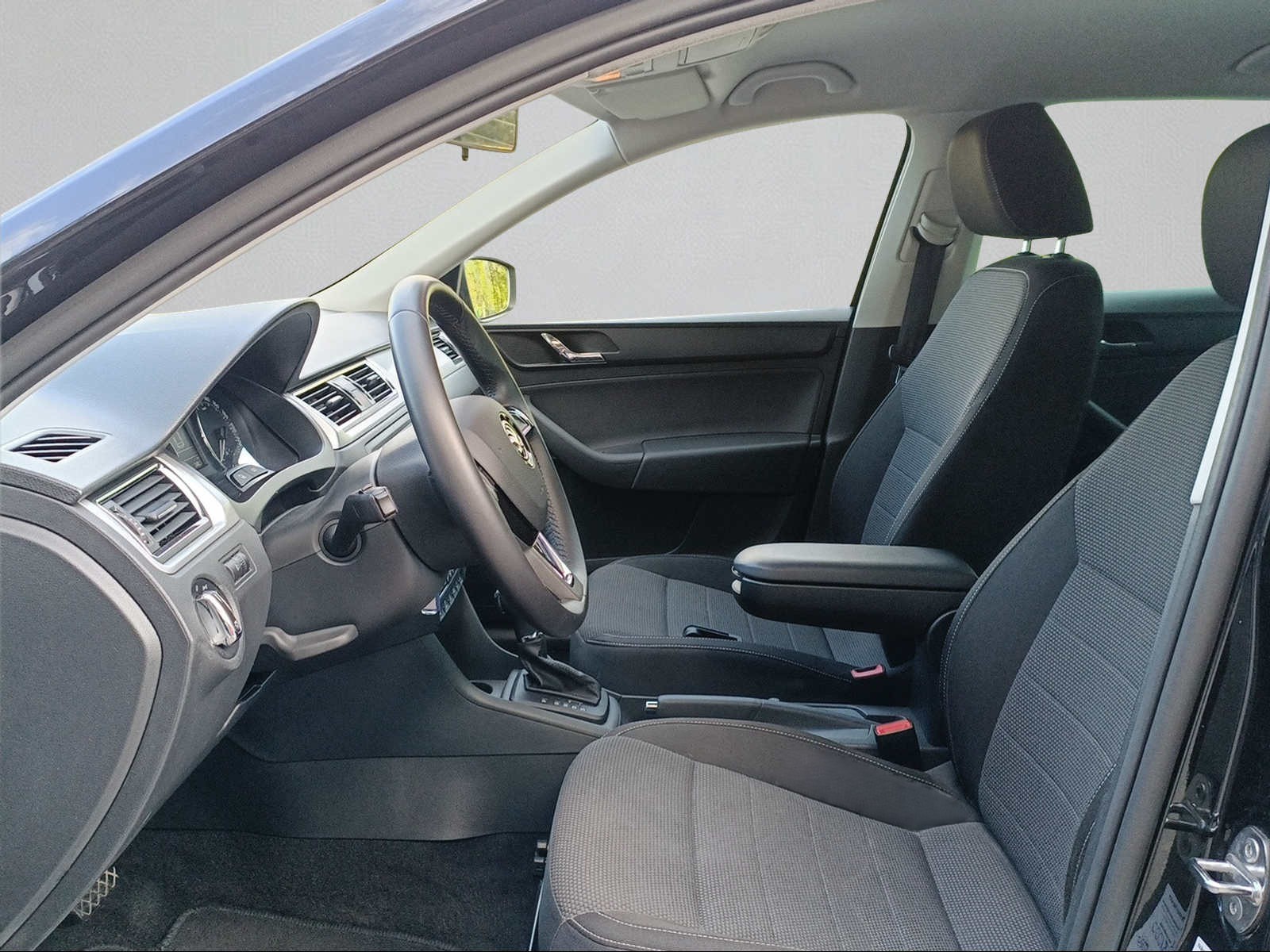 SKODA Rapid Spaceback 1.4 TSI Ambition DSG-image-14