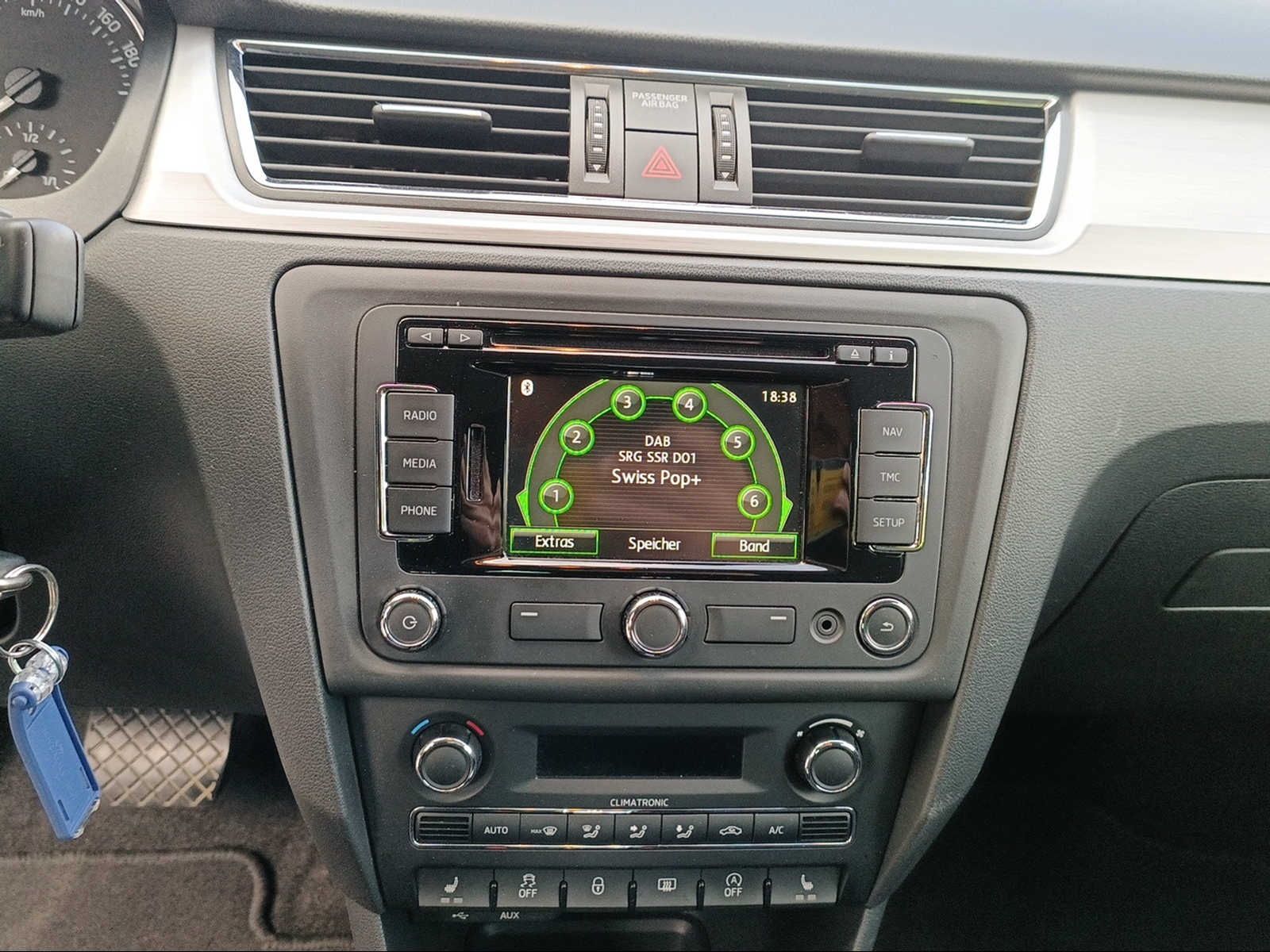 SKODA Rapid Spaceback 1.4 TSI Ambition DSG-image-17