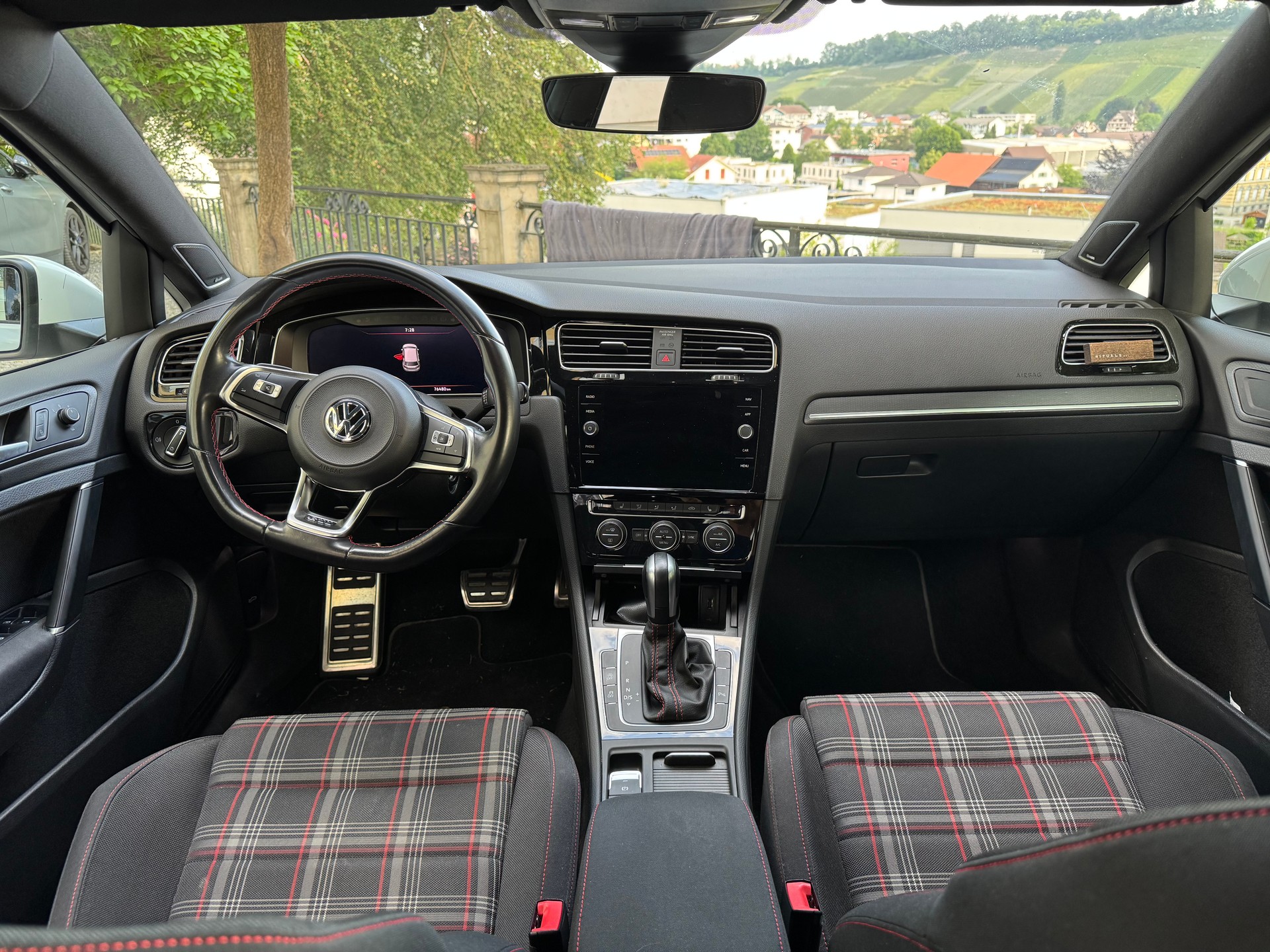 VW 2.0 TSI GTI Performance DSG-image-5