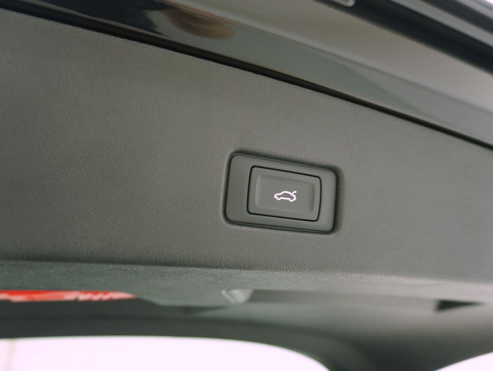 AUDI Q4 e-tron 45 quattro-image-14