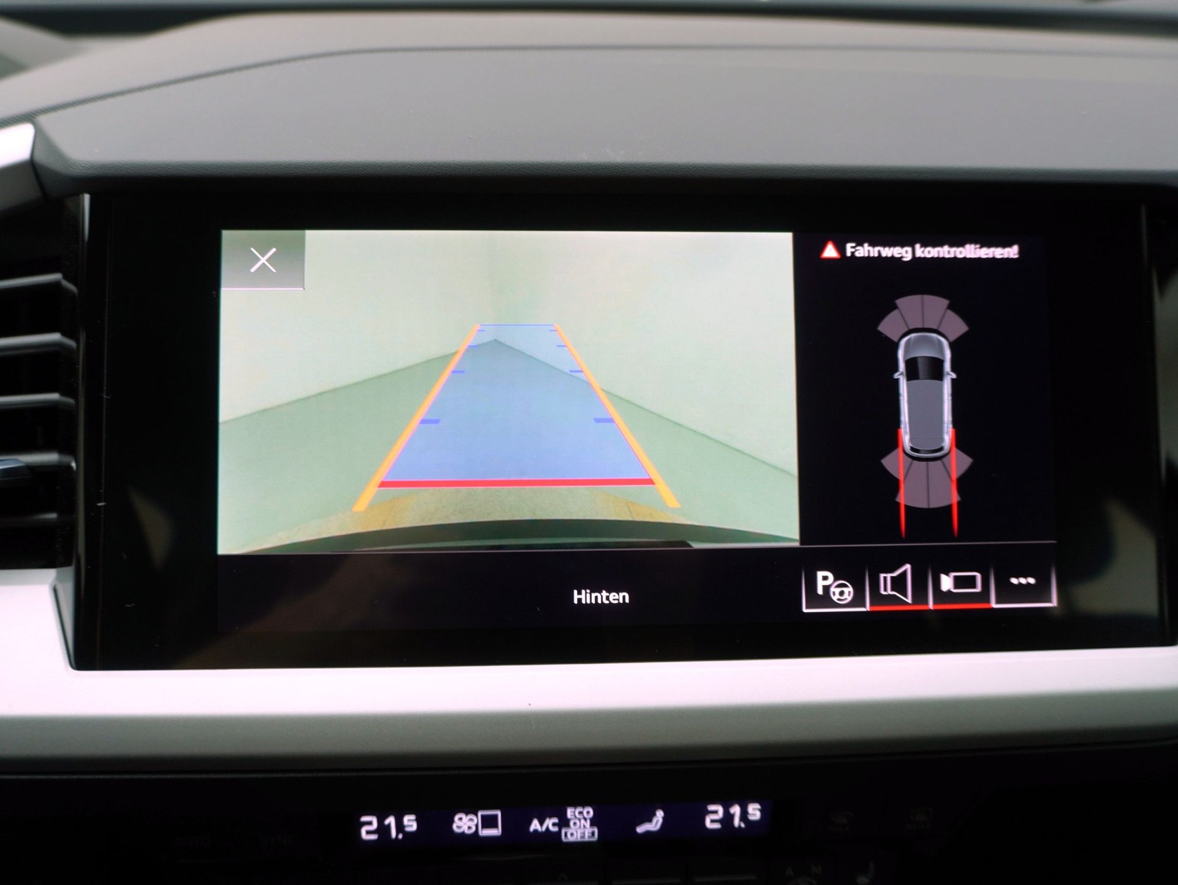 AUDI Q4 e-tron 45 quattro-image-21