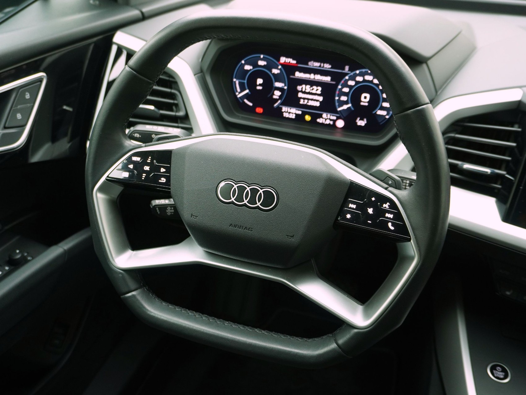AUDI Q4 e-tron 45 quattro-image-11