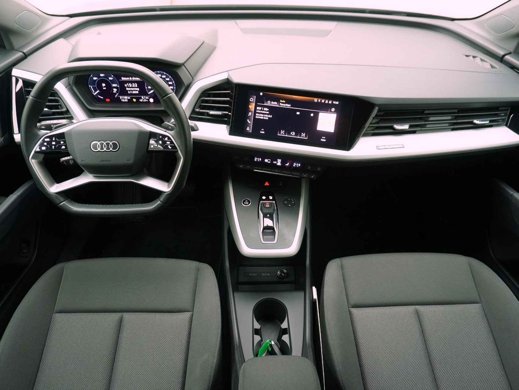 AUDI Q4 e-tron 45 quattro-image-15