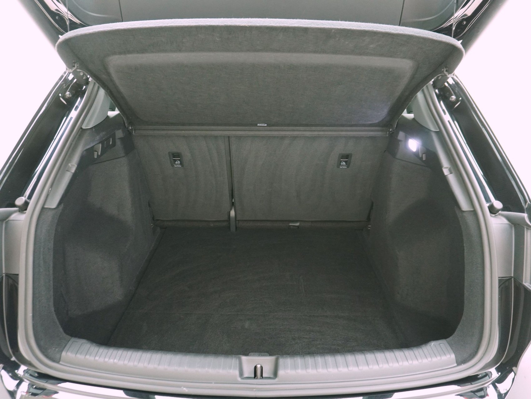 AUDI Q4 e-tron 45 quattro-image-13