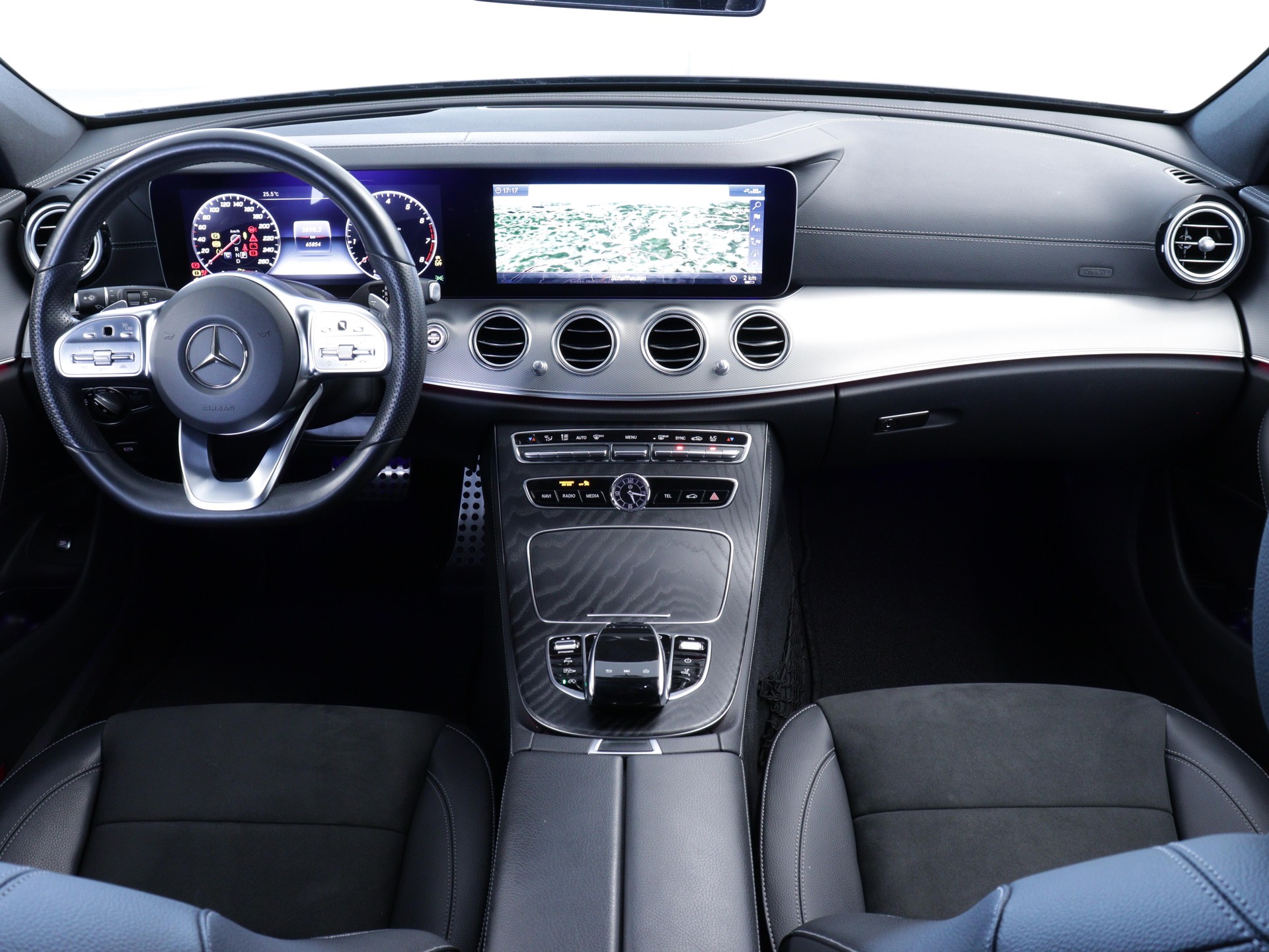 MERCEDES-BENZ E 450 AMG Line 4matic Kombi-image-4