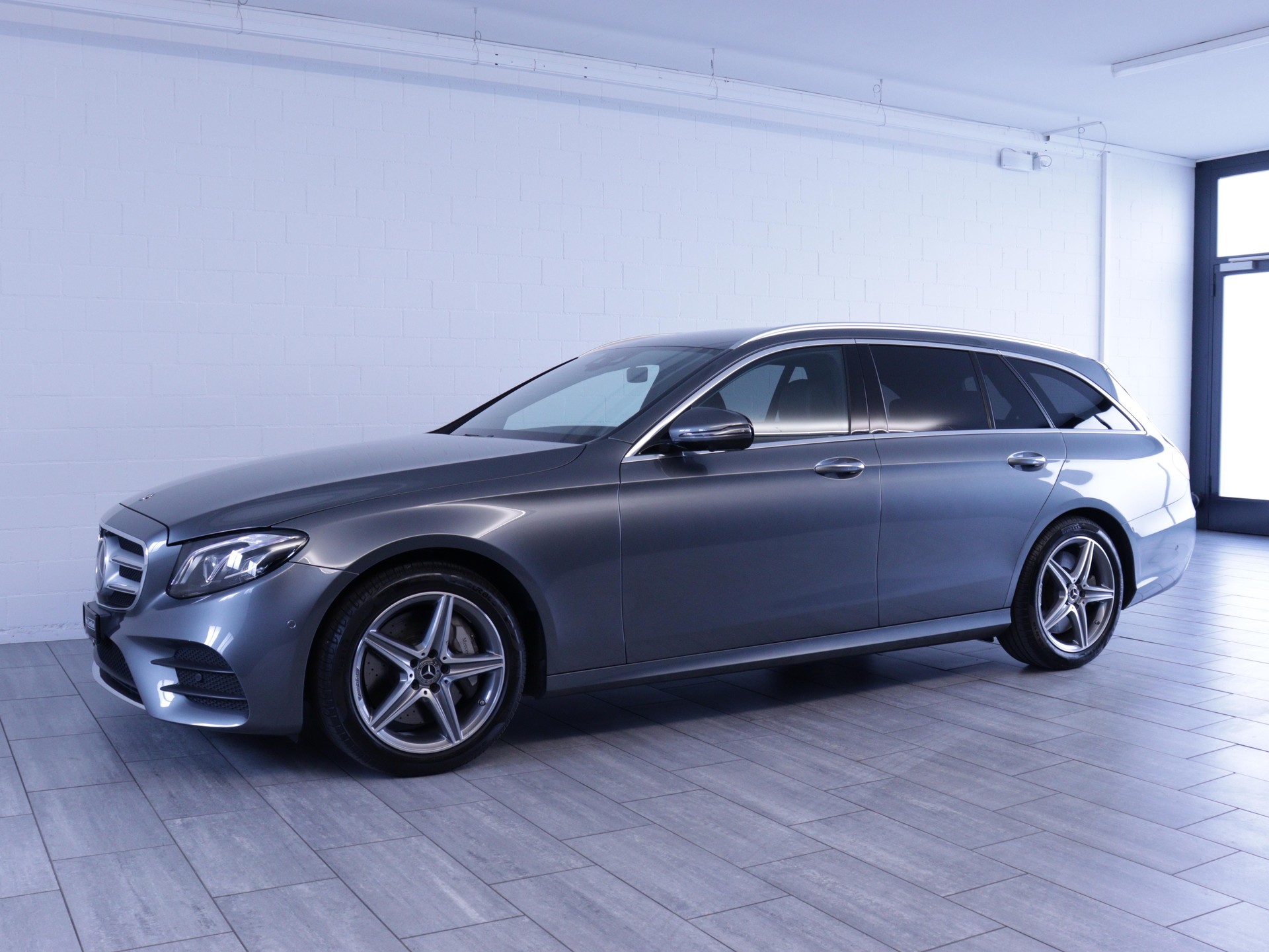 MERCEDES-BENZ E 450 AMG Line 4matic Kombi-image-1