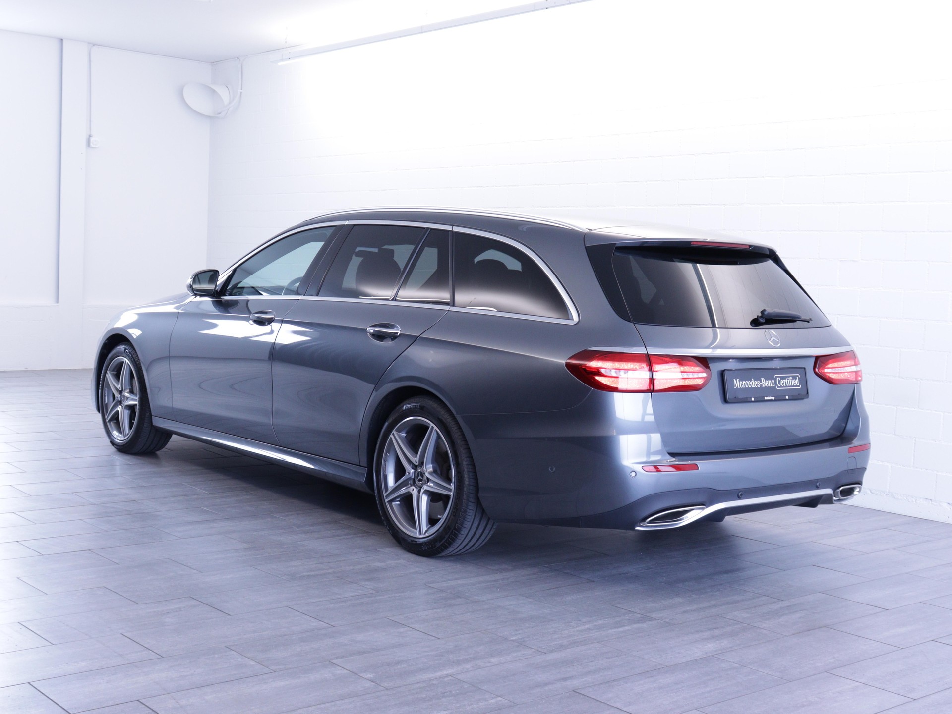 MERCEDES-BENZ E 450 AMG Line 4matic Kombi-image-3