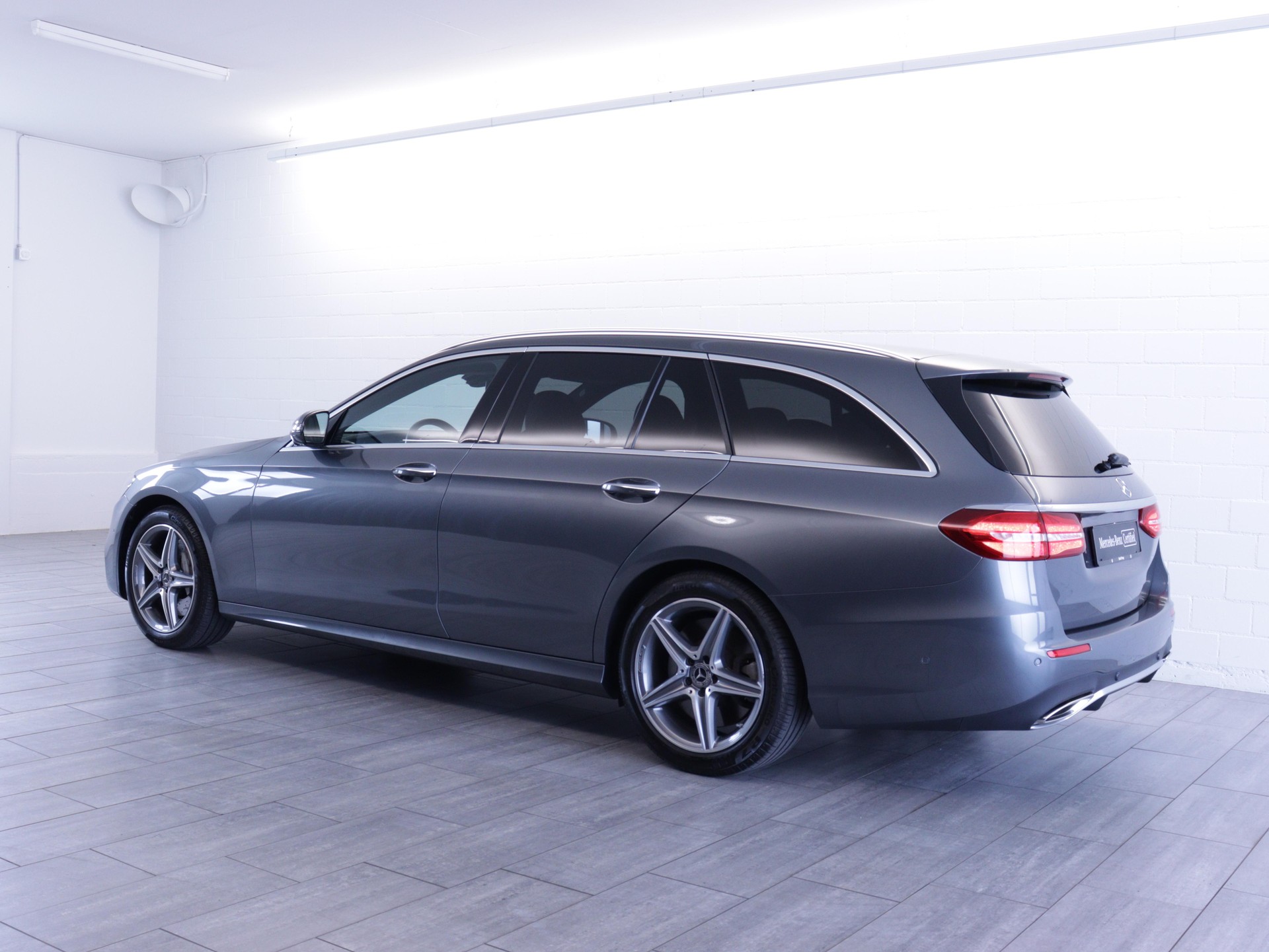 MERCEDES-BENZ E 450 AMG Line 4matic Kombi-image-2