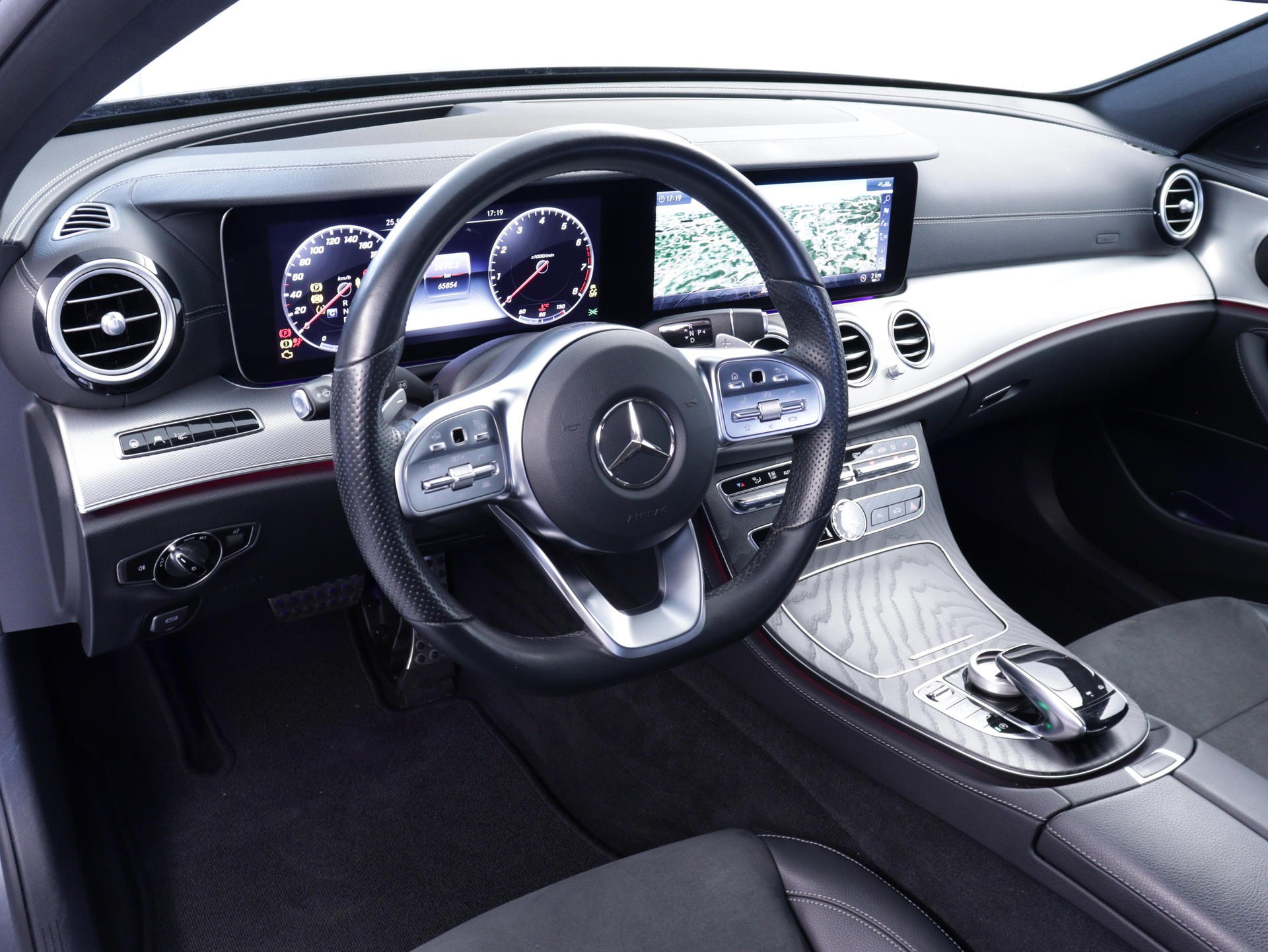 MERCEDES-BENZ E 450 AMG Line 4matic Kombi-image-5