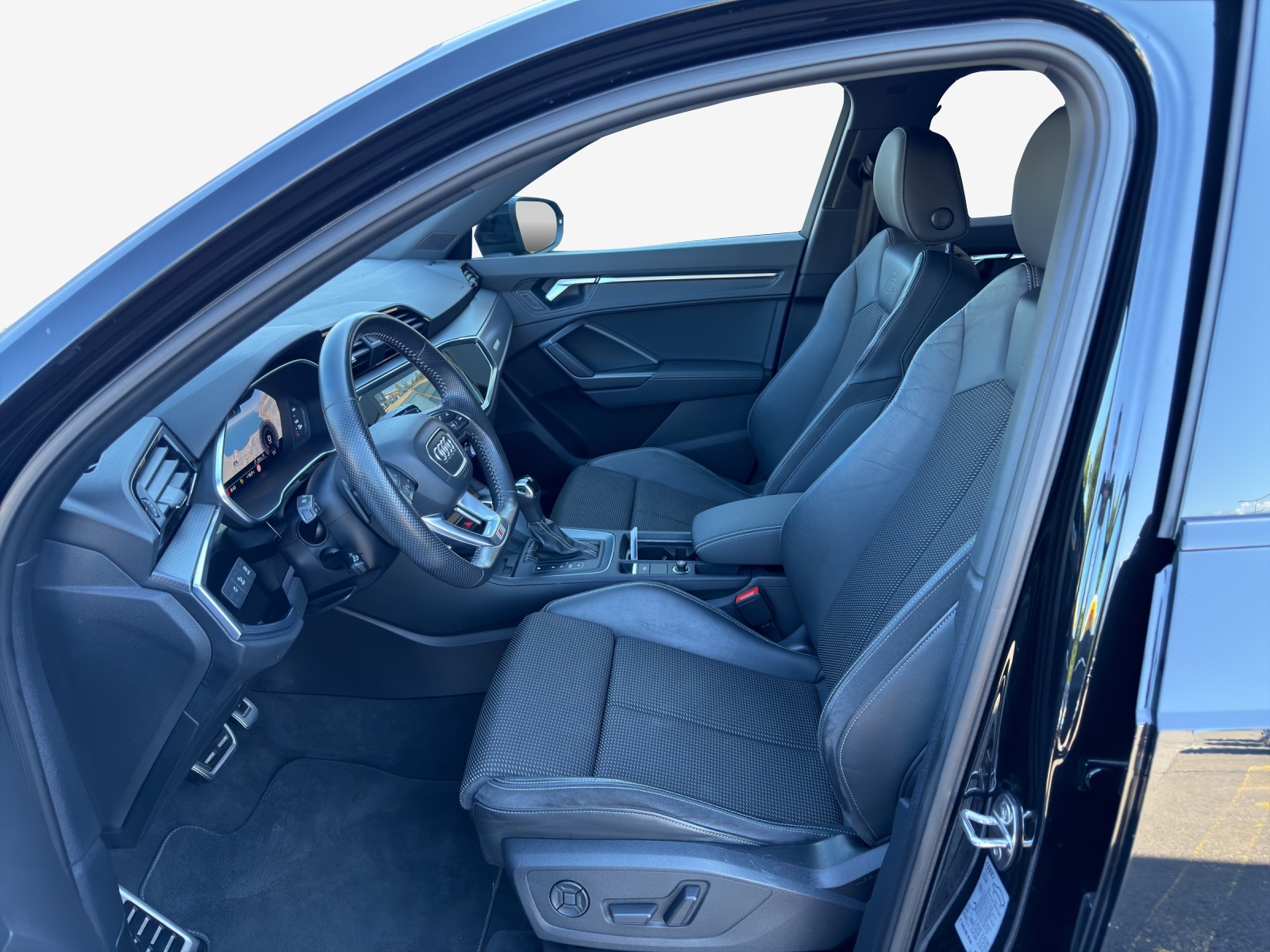 AUDI Q3 45 TFSI S line quattro S-tronic-image-7
