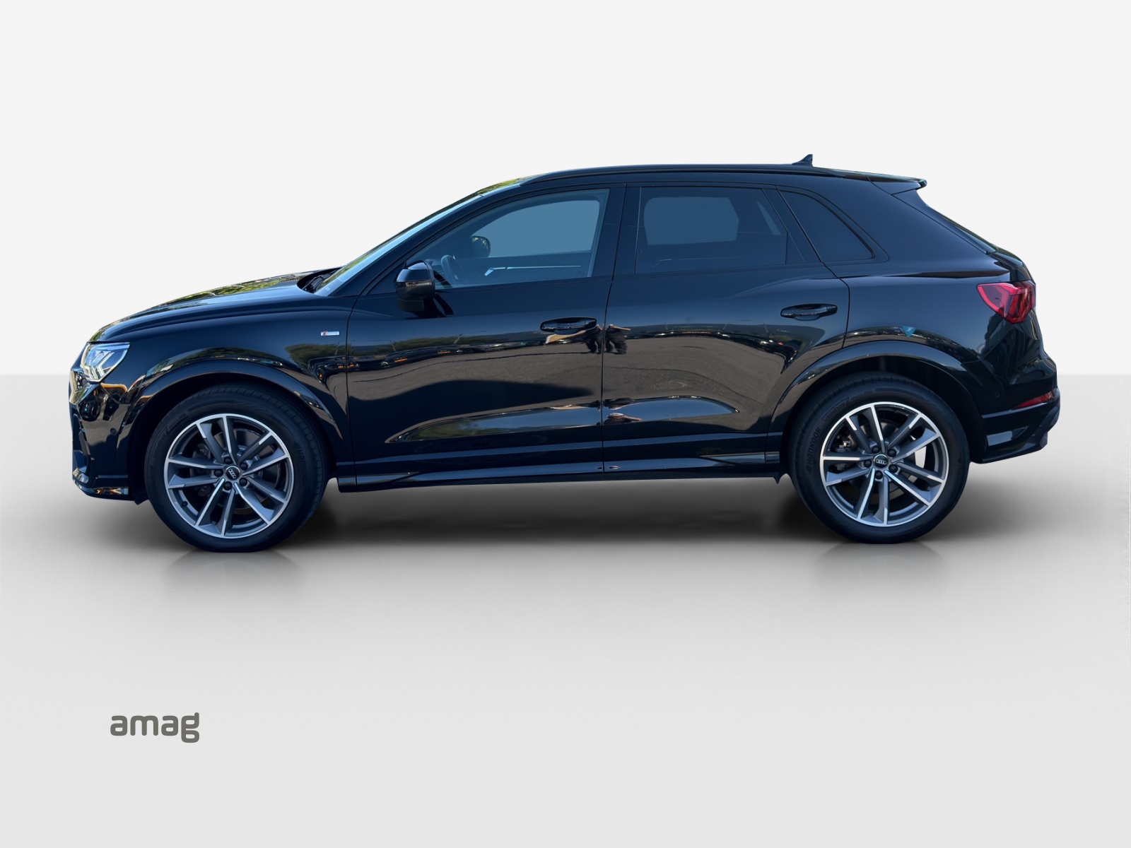AUDI Q3 45 TFSI S line quattro S-tronic-showroom-element-1