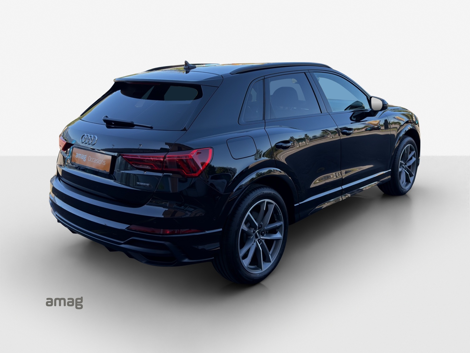 AUDI Q3 45 TFSI S line quattro S-tronic-image-4
