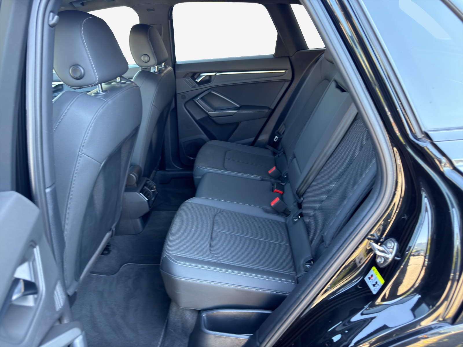 AUDI Q3 45 TFSI S line quattro S-tronic-image-11