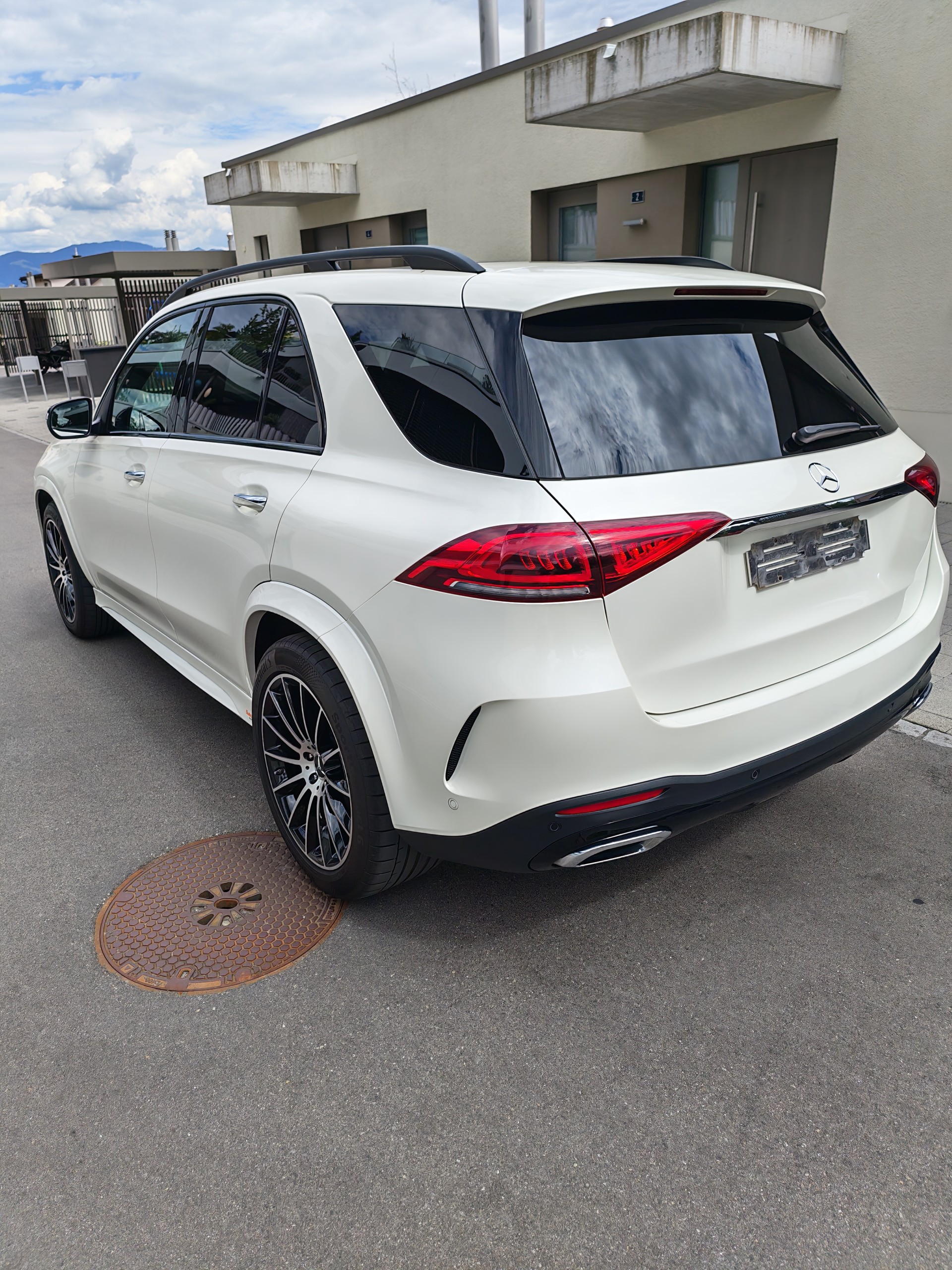 MERCEDES-BENZ GLE 400 d AMG Line 4matic-image-3