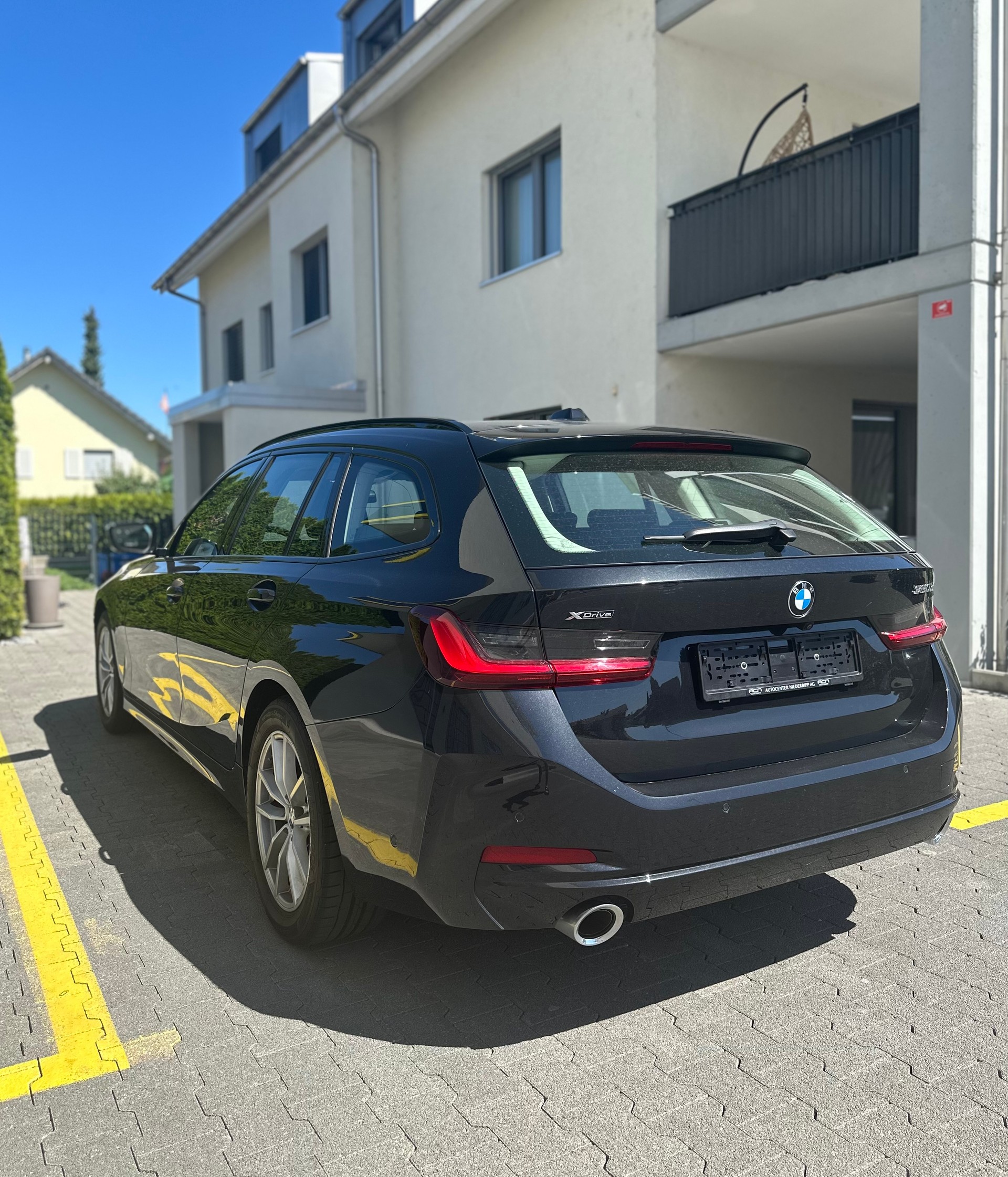 BMW 320d xDrive-image-2