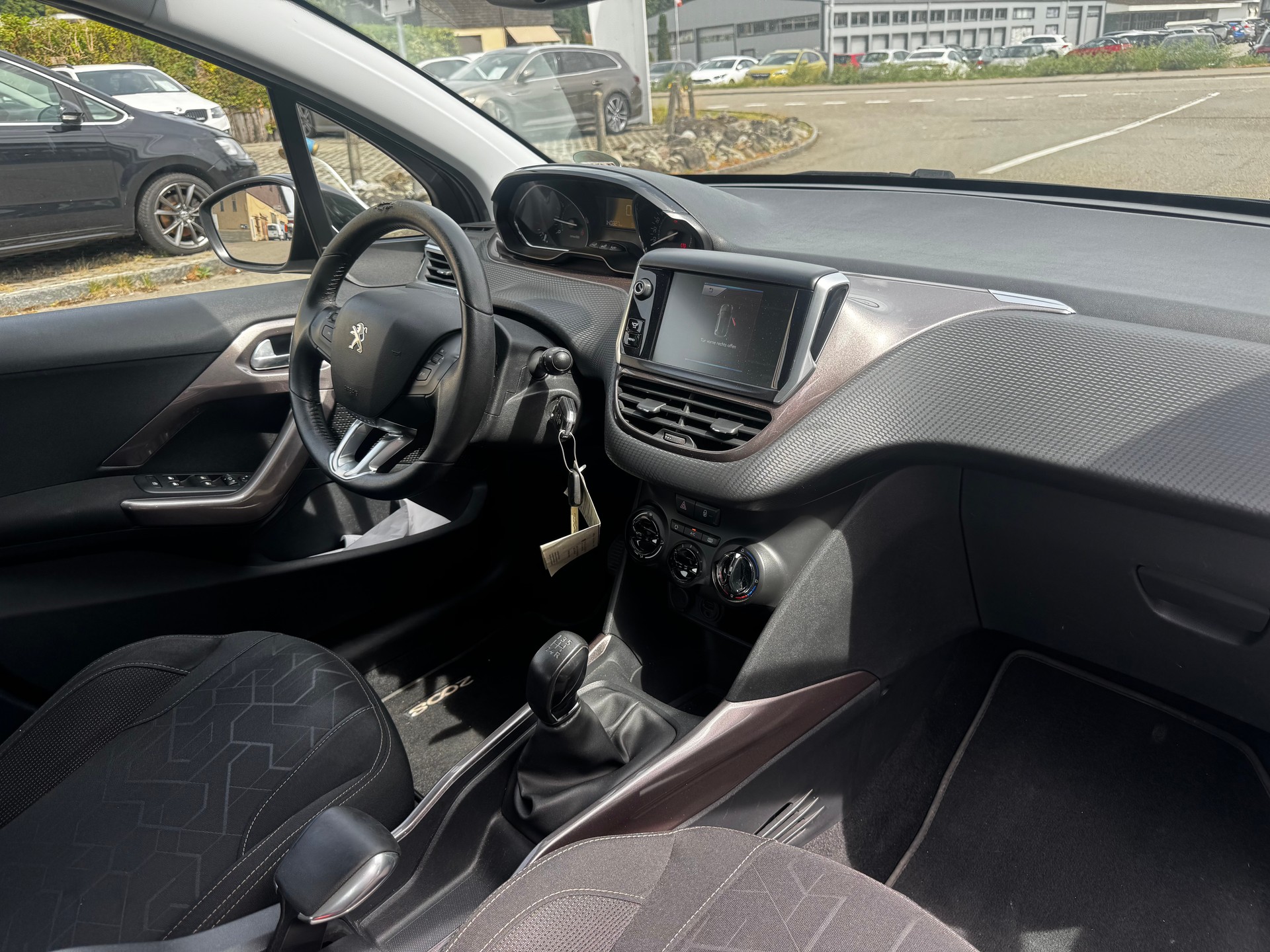 PEUGEOT 2008 1.2 VTI Access-image-4
