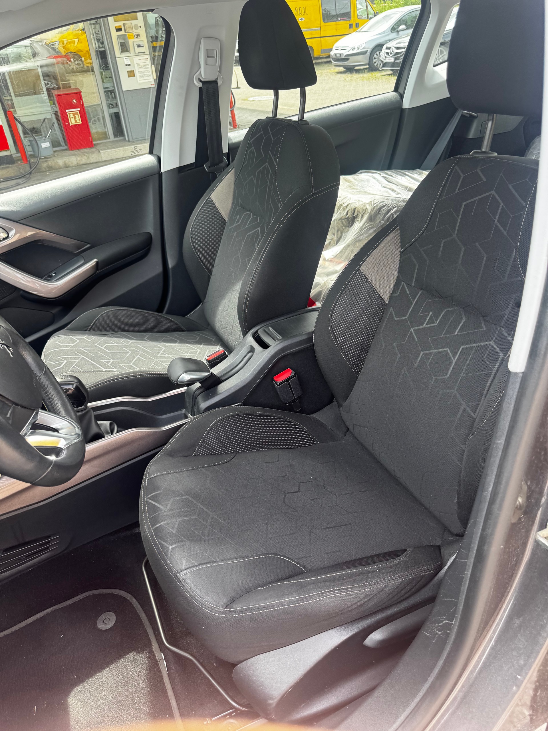 PEUGEOT 2008 1.2 VTI Access-image-5