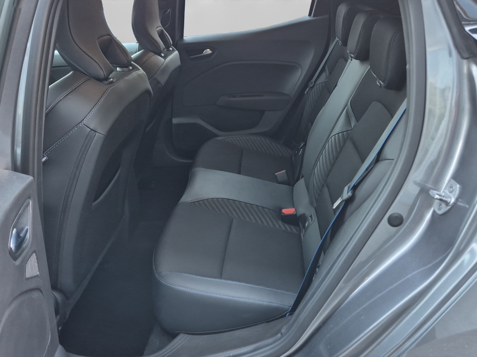 RENAULT Clio 1.6 E-Tech esprit Alpine-image-6
